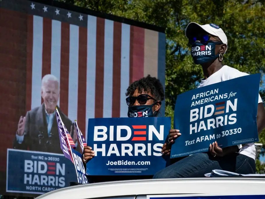 Critical Differences In Protesting Between Liberals And Conservatives - Download Amazing Ocean Illustration | HD