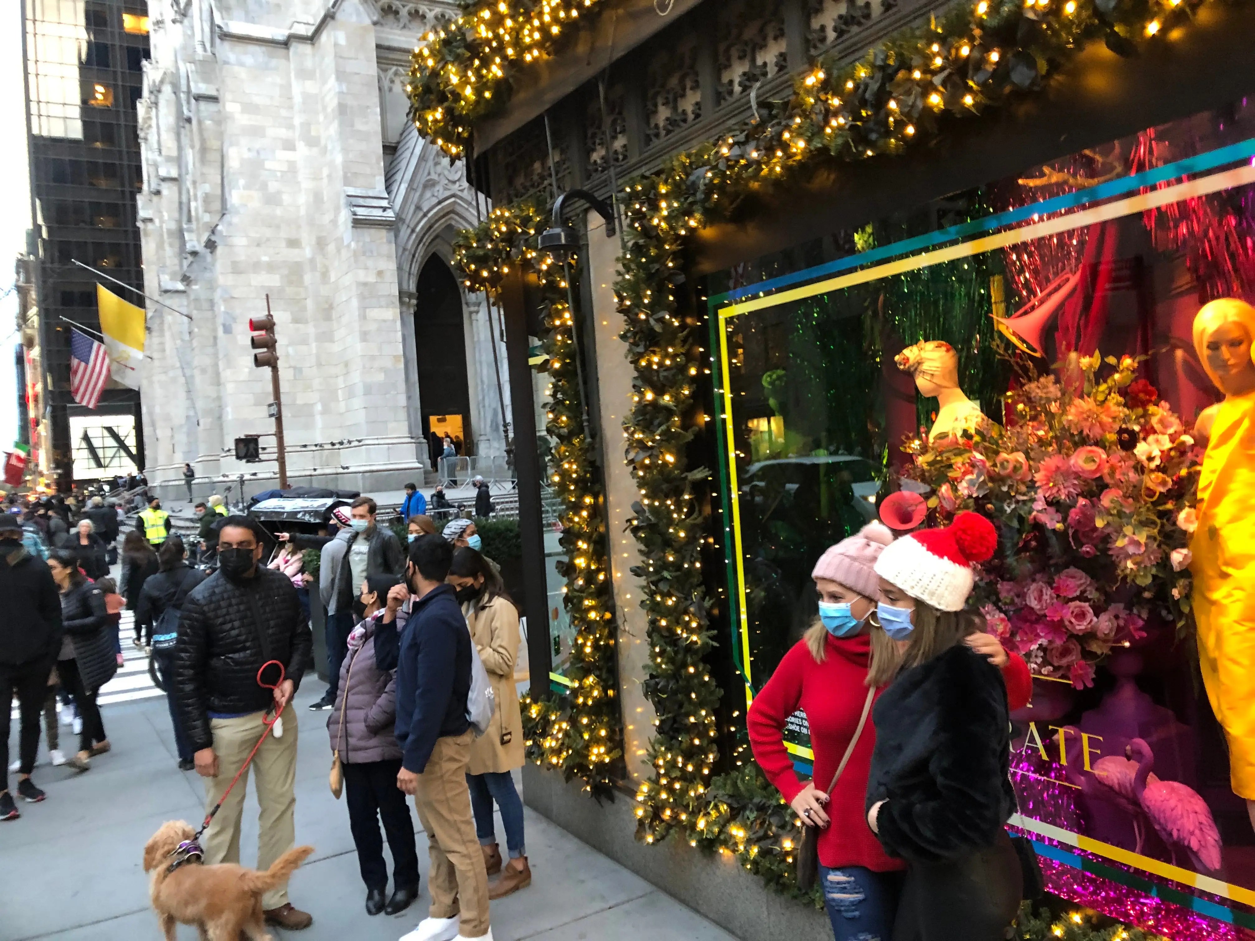Check out these top tips to look like a local while you're navigating new yo. What Christmas Shopping In New York City Is Like During The Pandemic