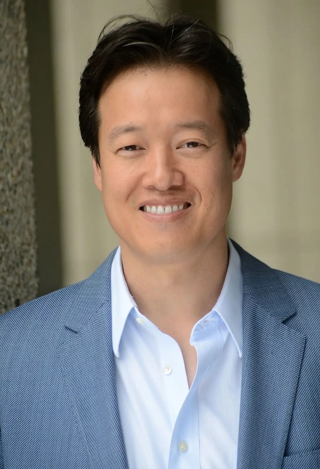 About Victor Hwang Medium - Gorgeous Mountain Design - 4K