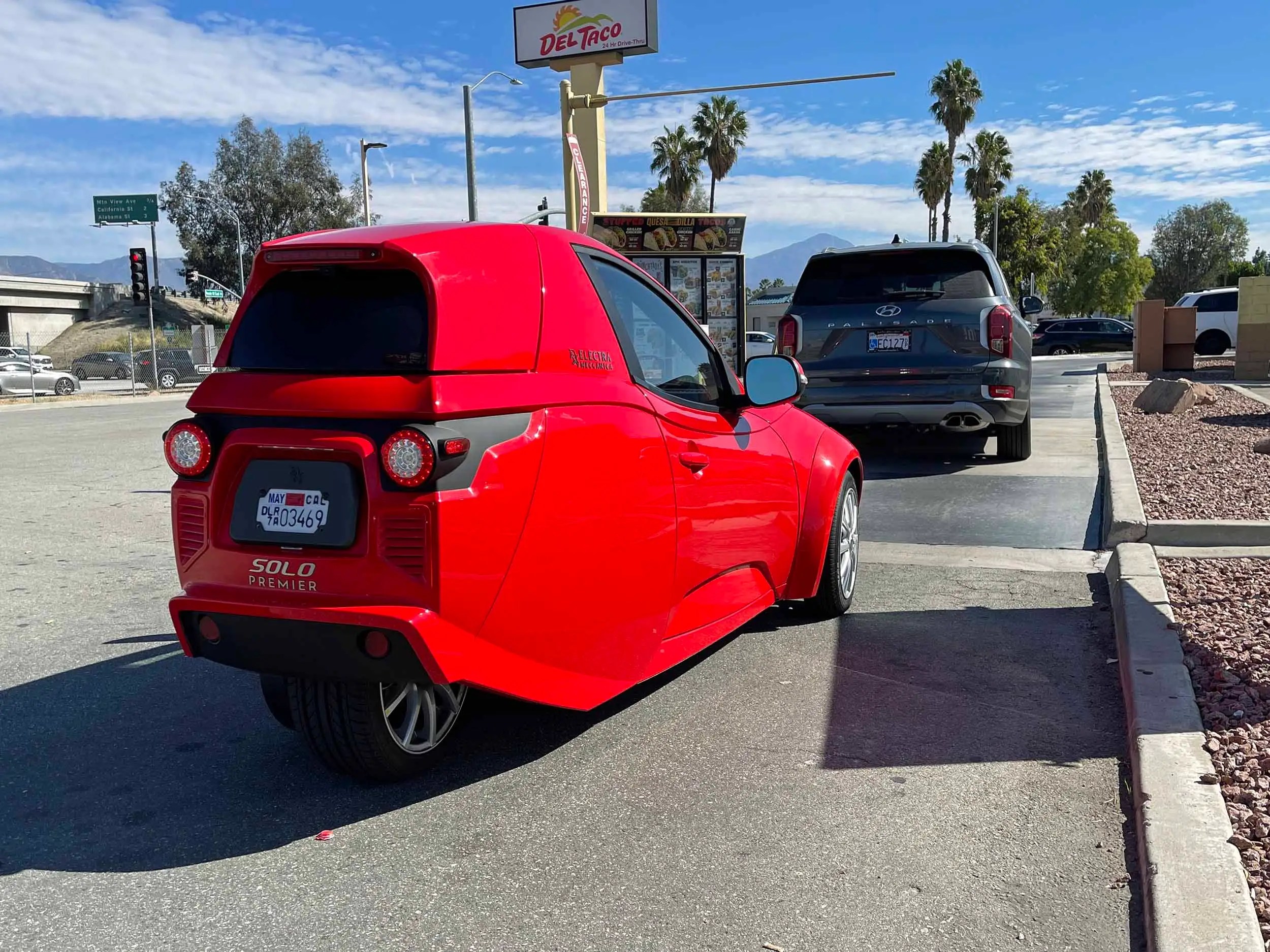 Solo Electric Since 1979 - Gradient Design Collection - 4K Quality