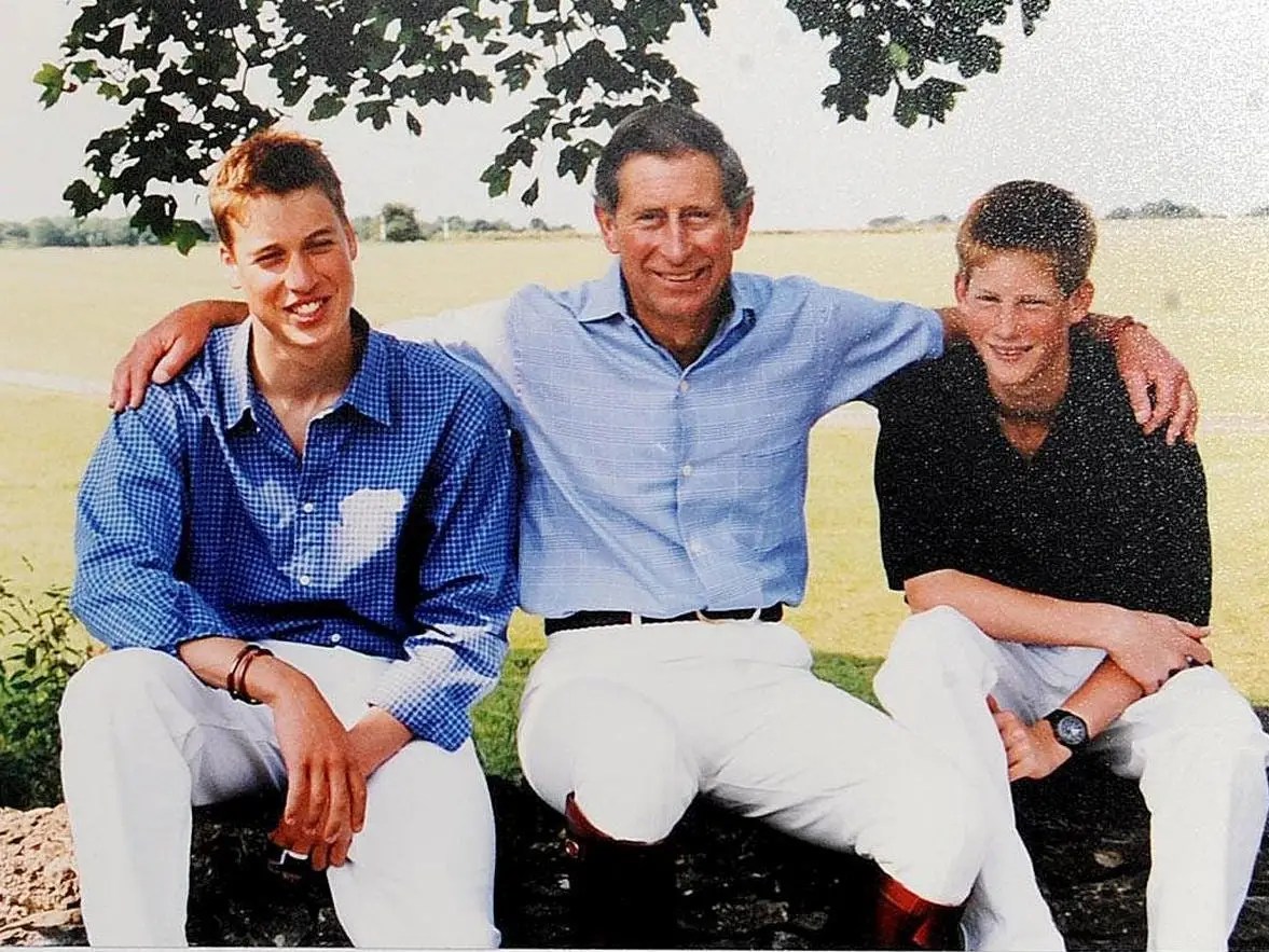 Kensington palace shared prince william and kate middleton's 2021 christmas card on friday featuring a precious pic of the royal family. Christmas Cards Sent By The Royal Family Through The Years