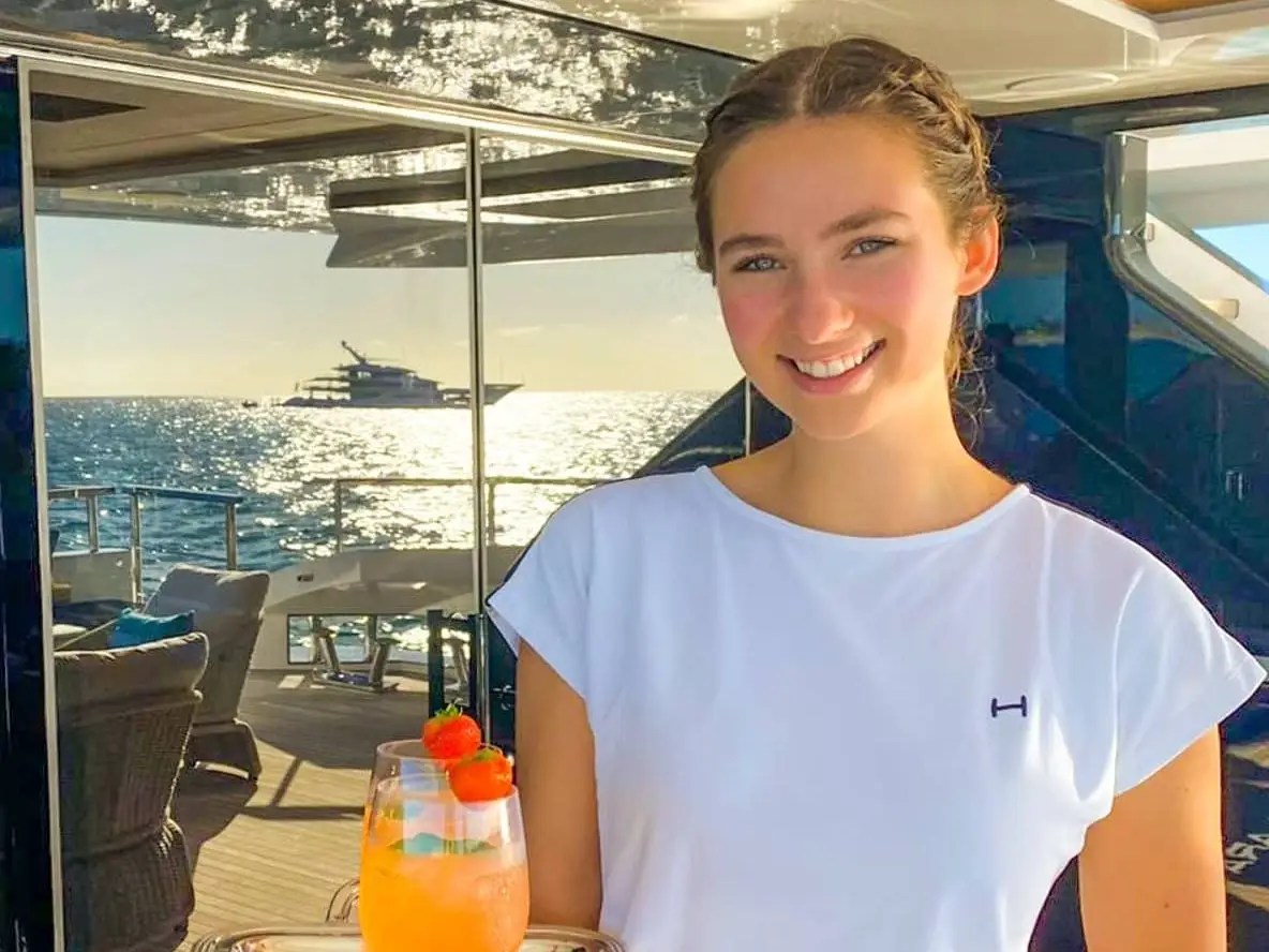 Bio Sarah Prager - Incredible Vintage Art - Mobile