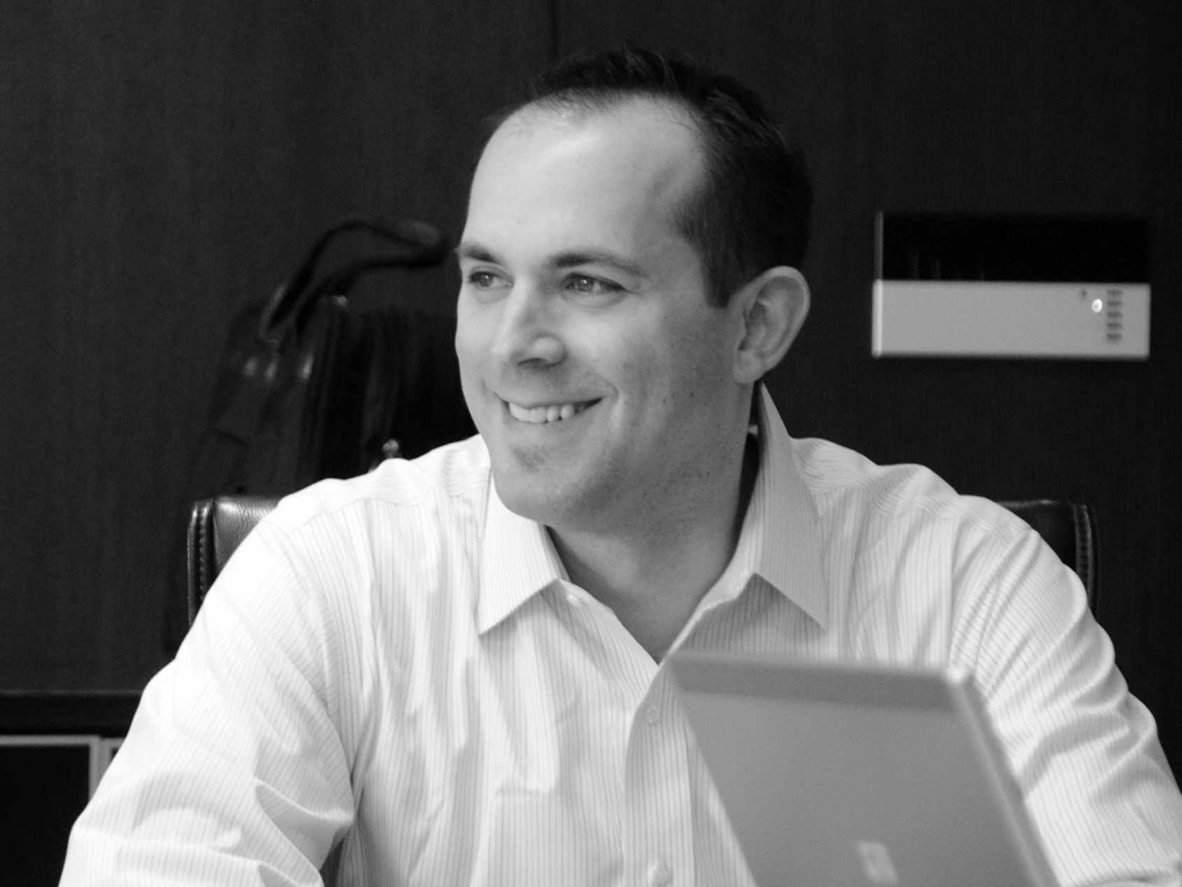 Patrick Abbott Buymeacoffee - High Quality Light Photo - Retina