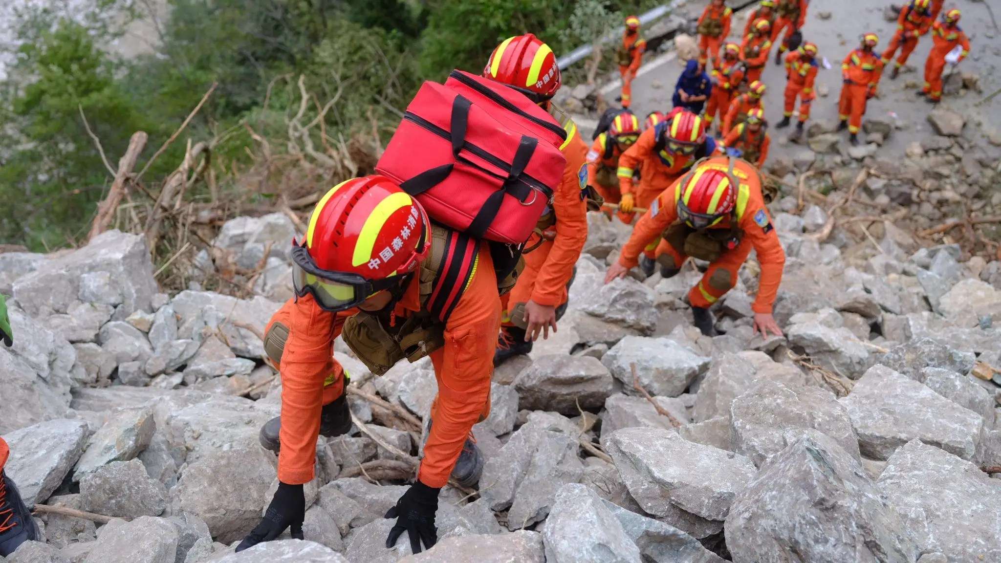 Taiwan Earthquake 70 Workers Trapped In Rock Quarries Business Insider - Retina Space Photos for Desktop