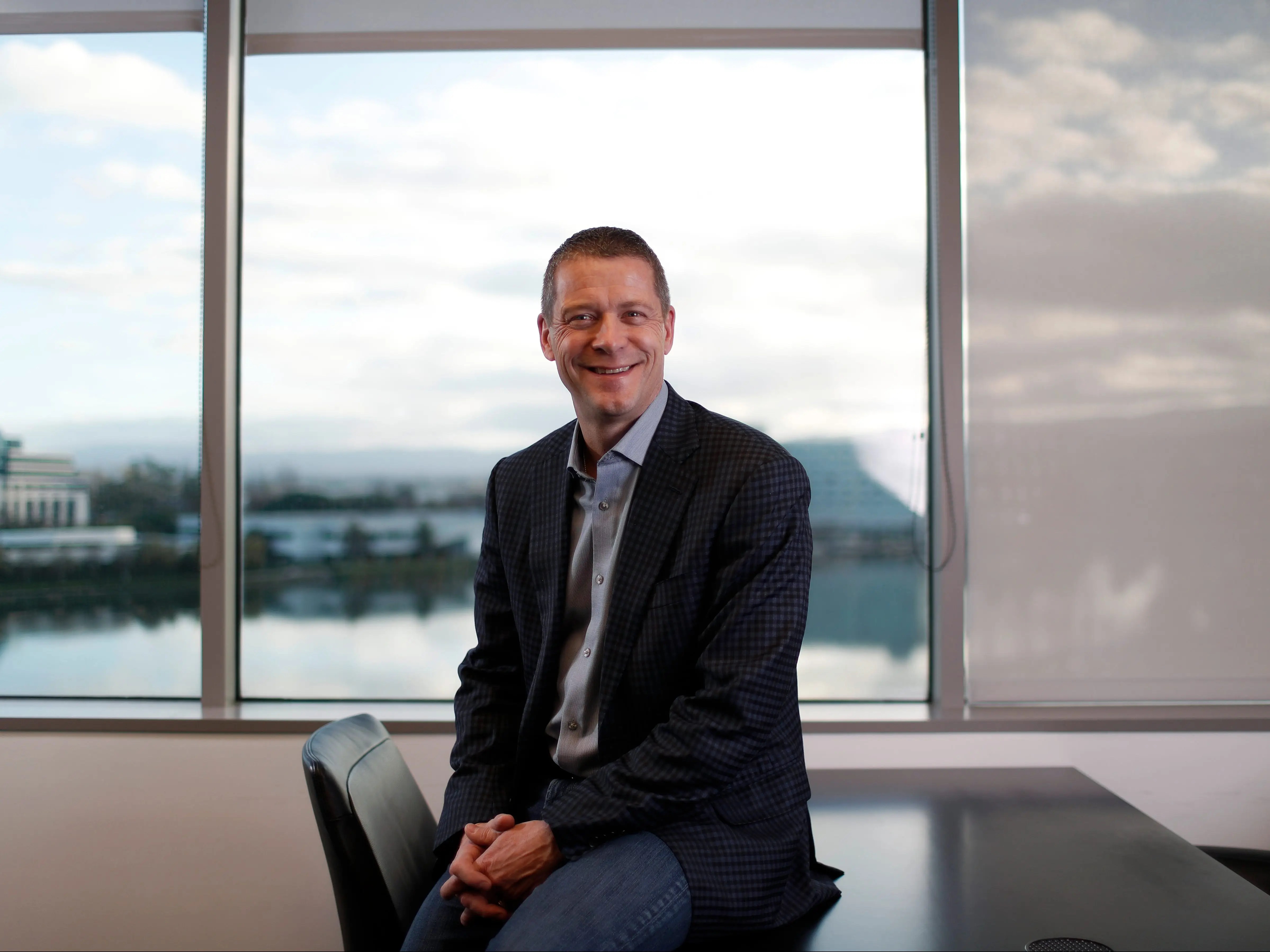 The Best Companies To Work For In 2023 In The Uk Glassdoor Business - Creative City Background - Mobile