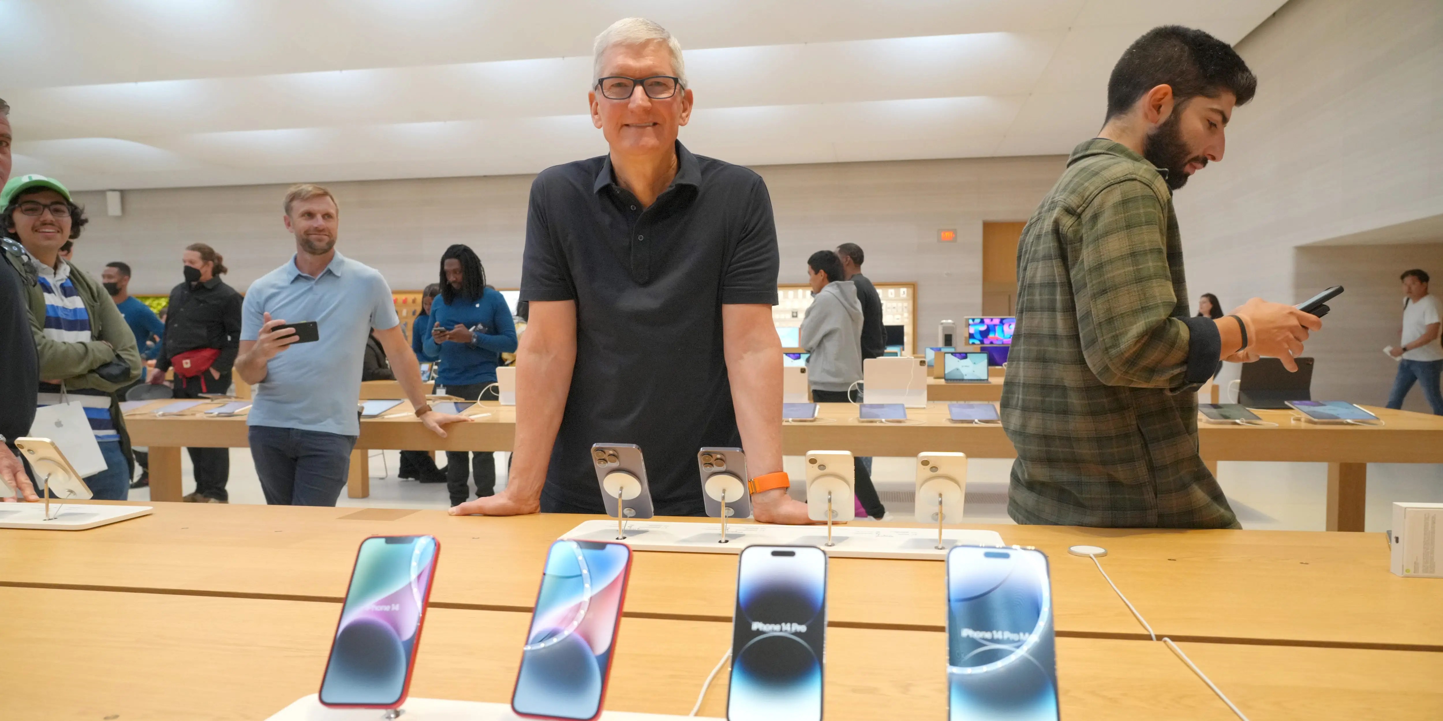 Apple earnings Investors cheer iPhone sales, 90 billion buyback Markets Insider Business News