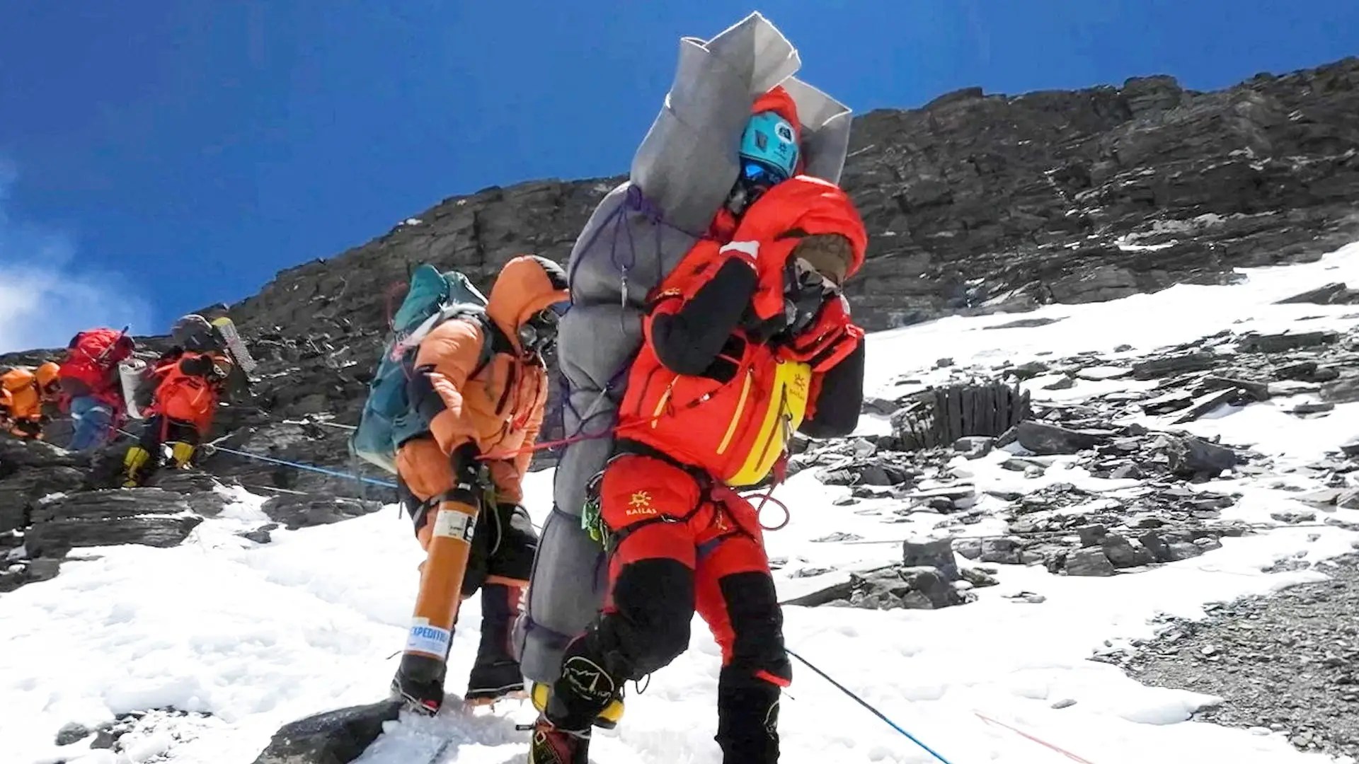 Deadly Year For Mount Everest Climbers Sherpas Blame Carelessness