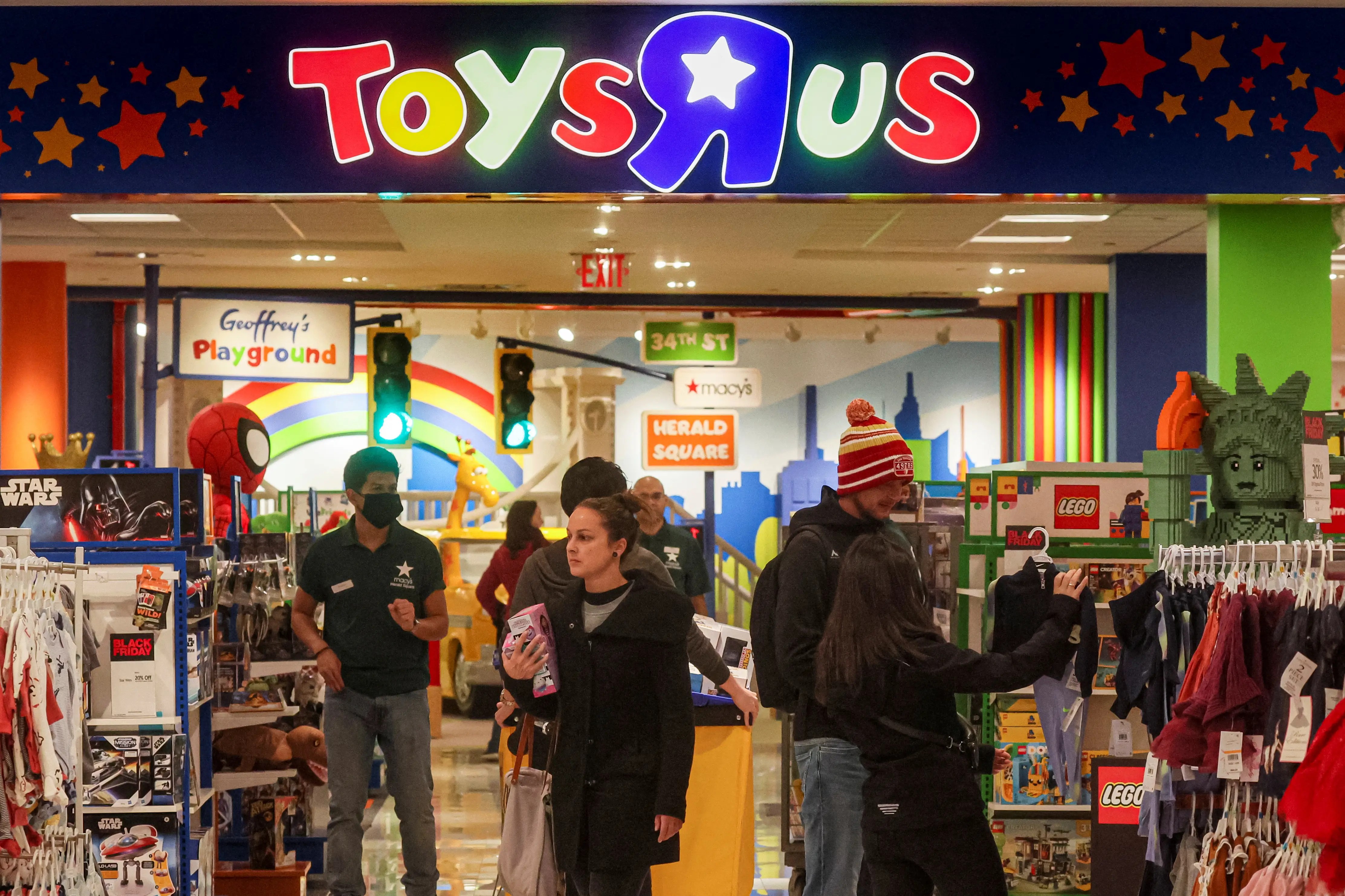Praėjus 6 metams po bankroto paskelbimo, „Toys R Us“ grįš su 24 parduotuvėmis visoje JAV