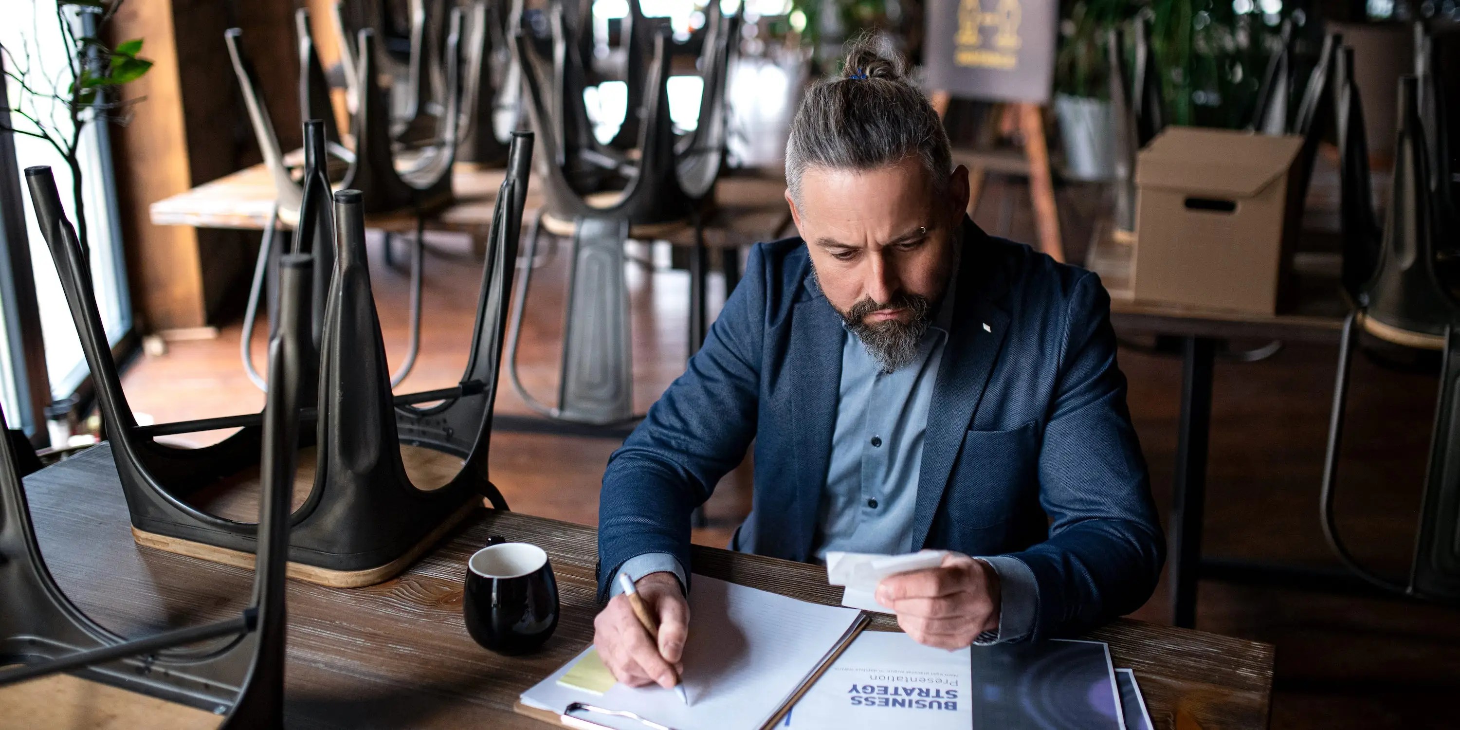 Small Business Insider - Modern Dark Illustration - HD