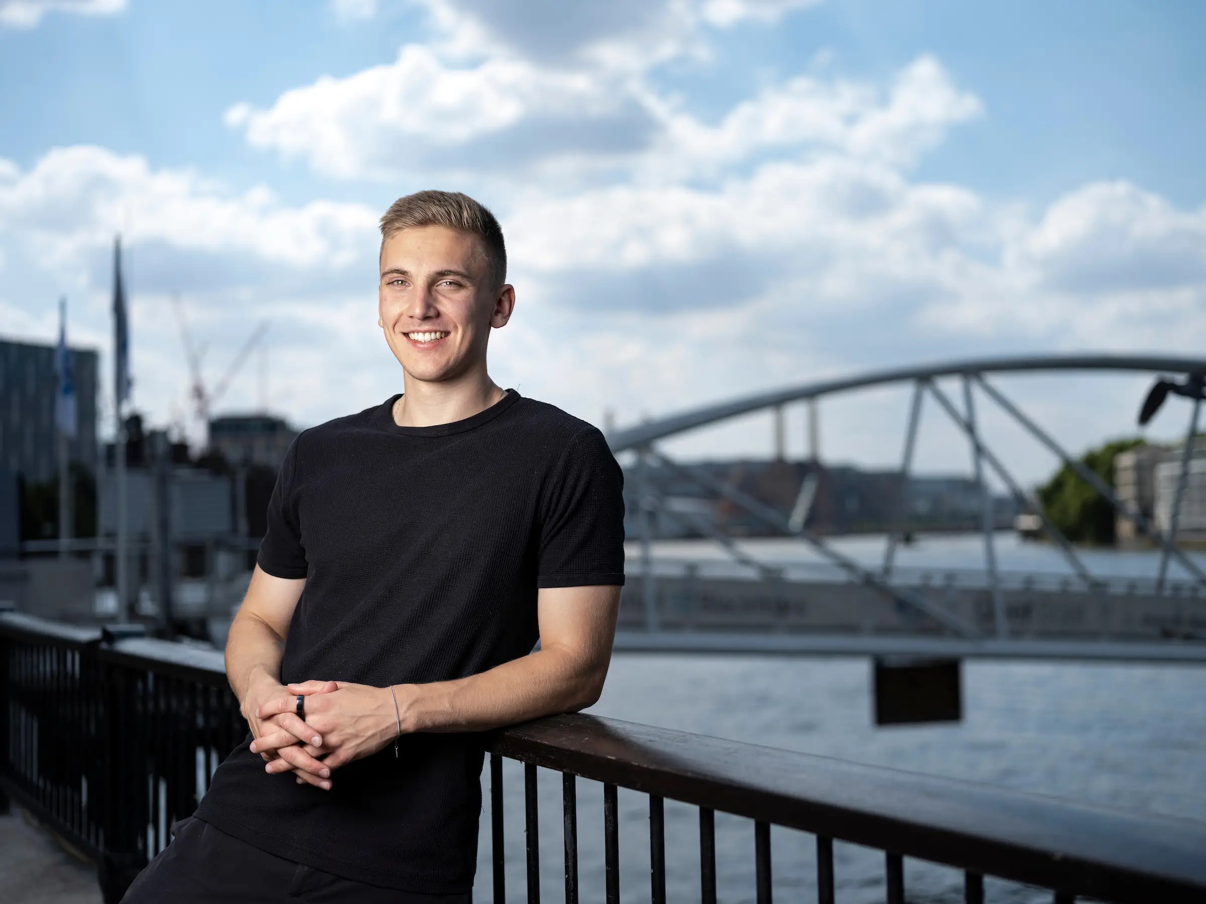 How Gen Z Managers Are Doing Things Very Differently - Download Beautiful Minimal Art | 8K