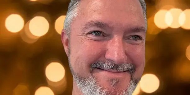 بدأت في صناعة الأفلام وانتهى بي الأمر في مبيعات Google AI