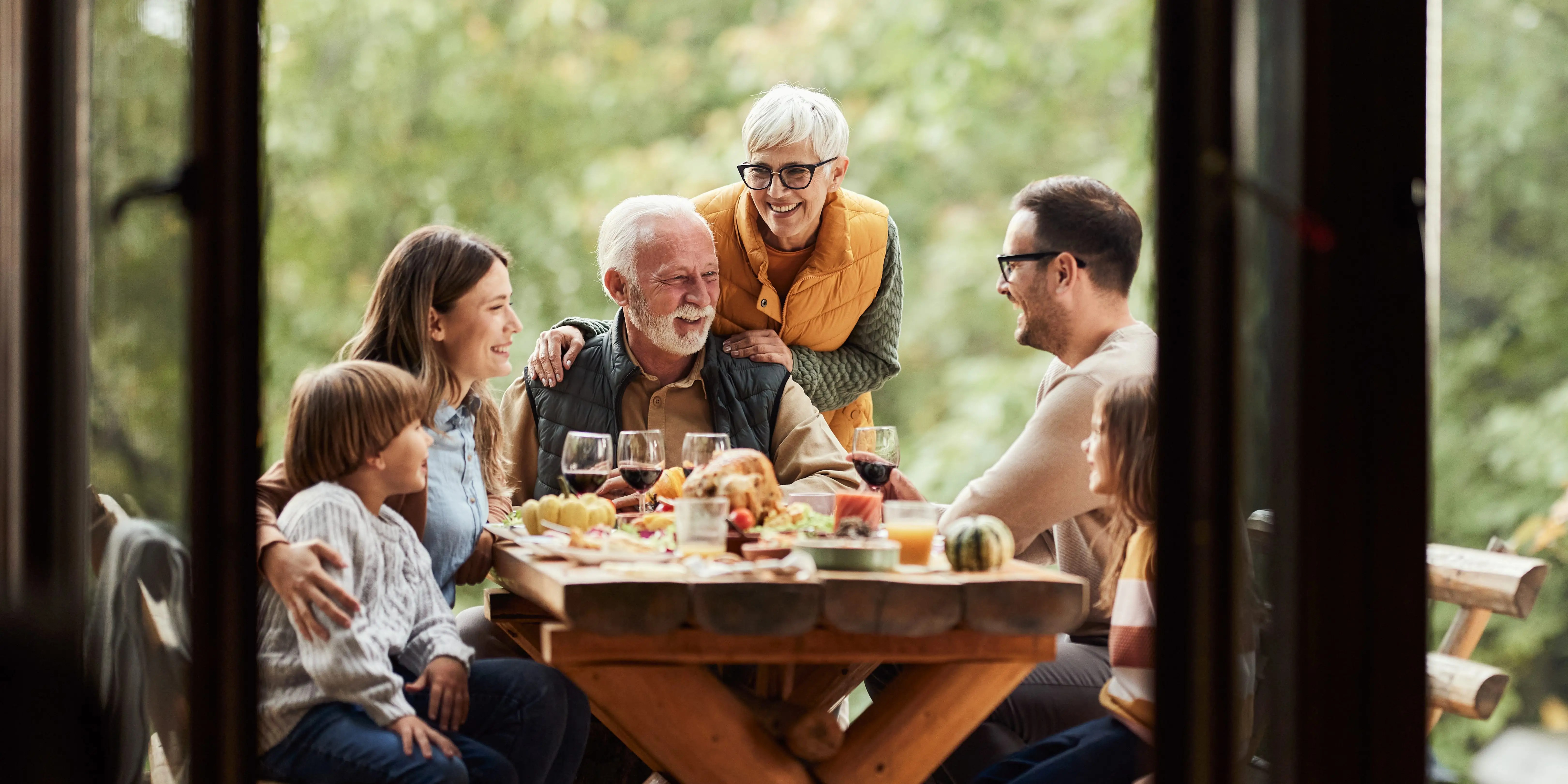 عاش والداي معنا لسنوات عديدة. كان هناك إيجابيات وسلبيات.