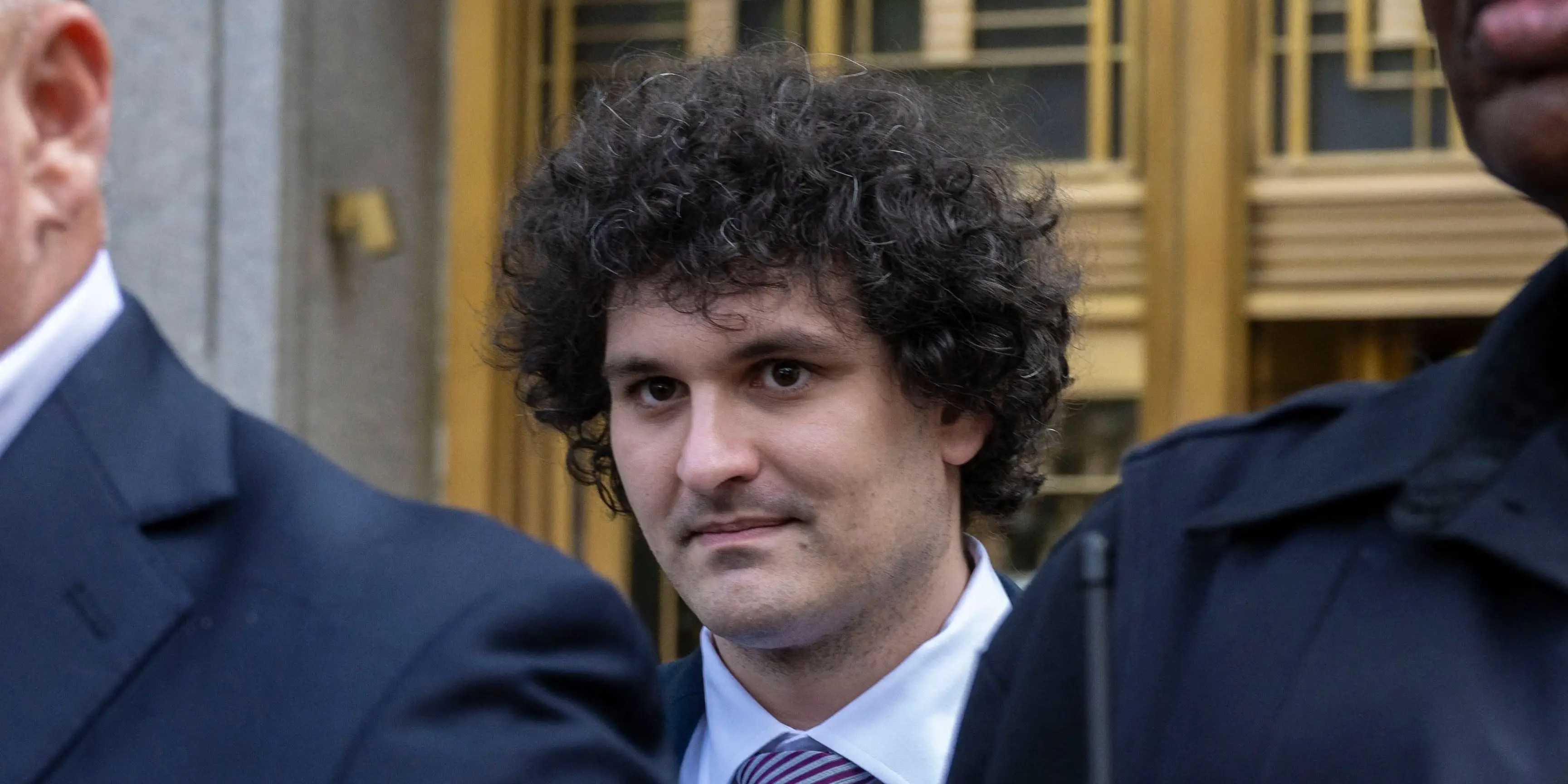 حساب X SBF على قيد الحياة مرة أخرى ، حيث ينشر عن دوج ، نصيحة القيادة