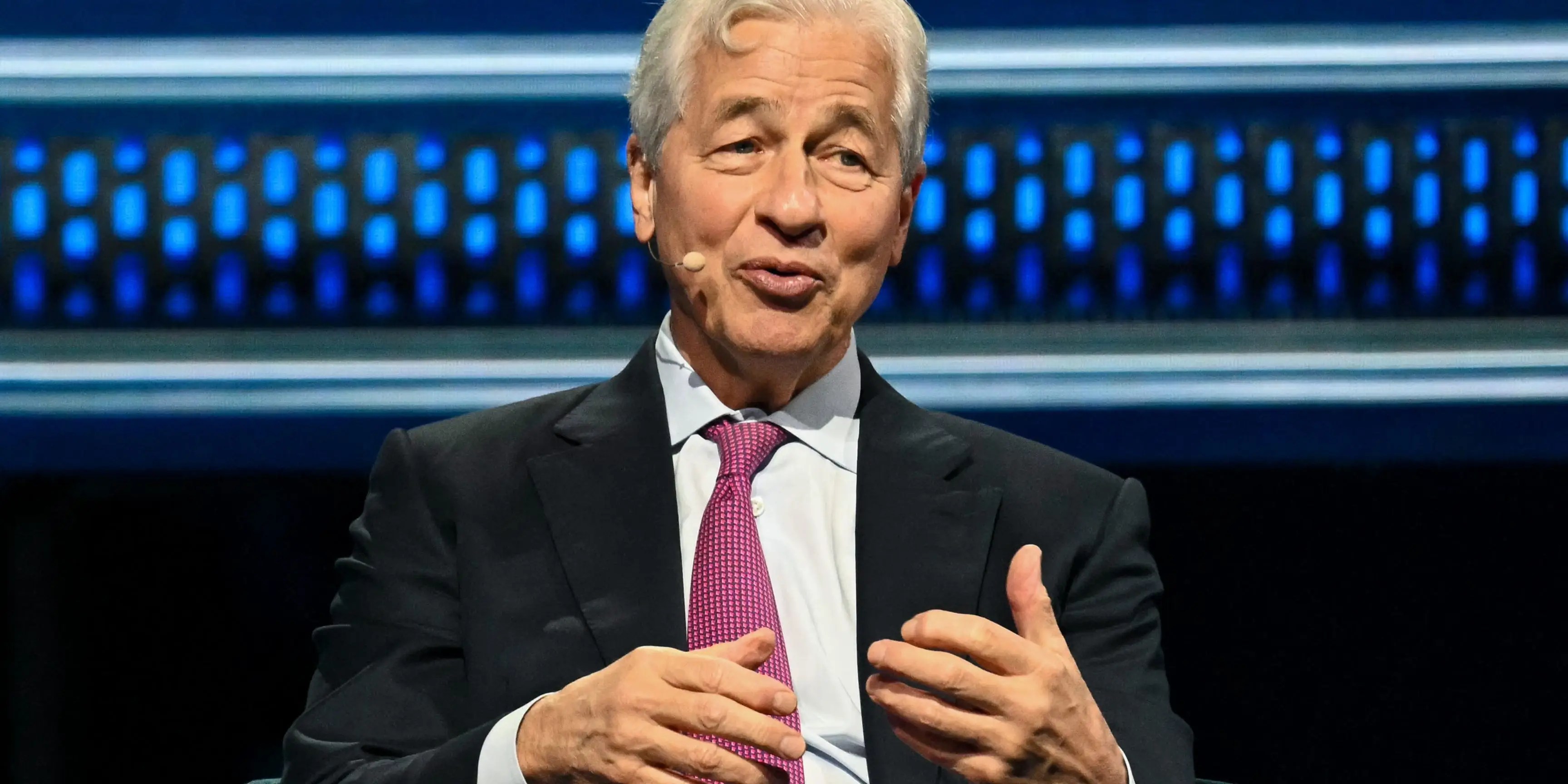 Jamie Dimon's Credit 'Cockroaches': Debt Crisis Looming? (3 Warning Signs) (2025)