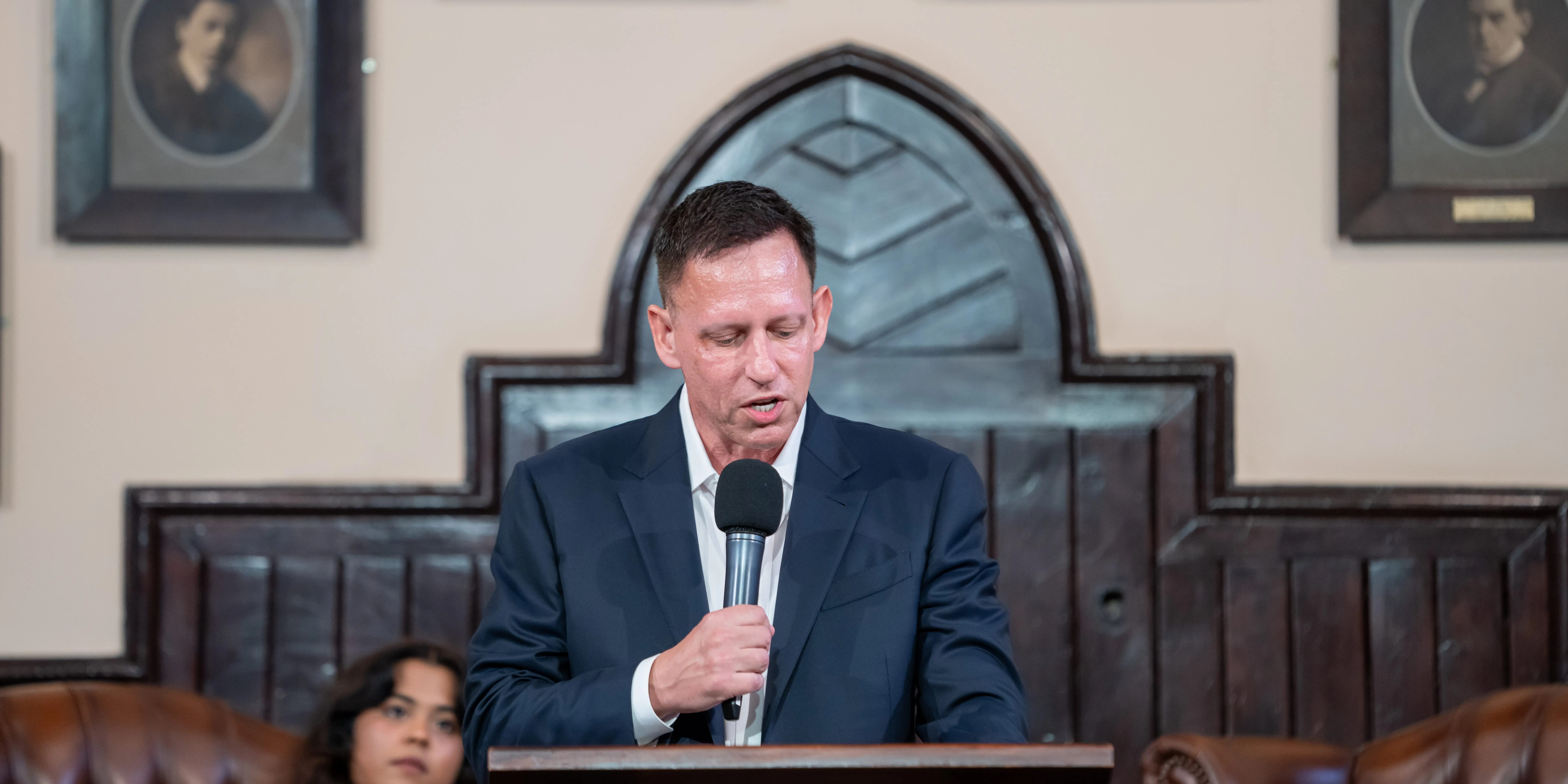 Peter Thiel's Fund Dumps Nvidia Stock: AI Bubble Concerns? (2025)