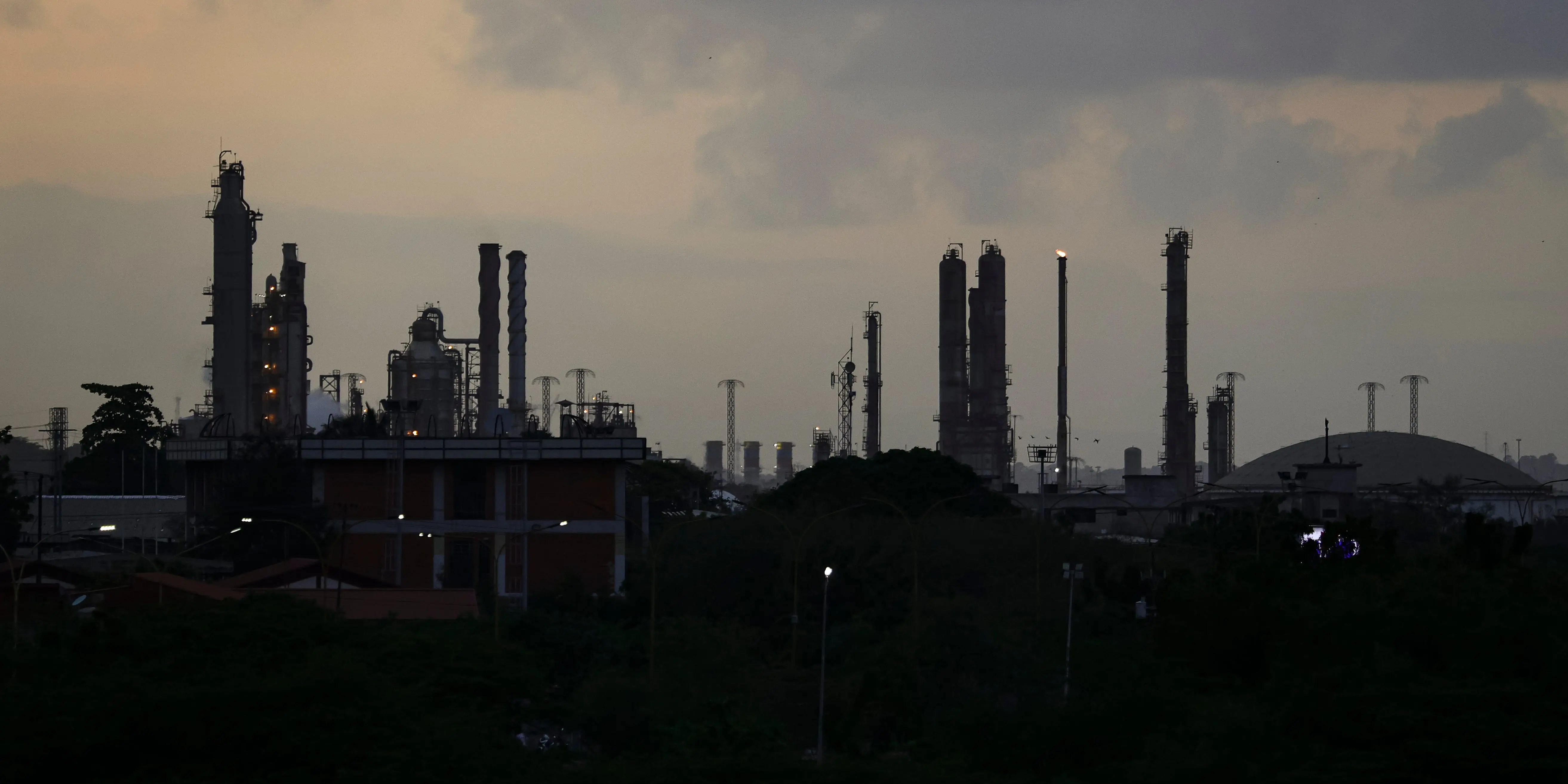 Top Oil Reserves by Country: Venezuela's 300 Billion Barrels and Trump's Raid (2026)