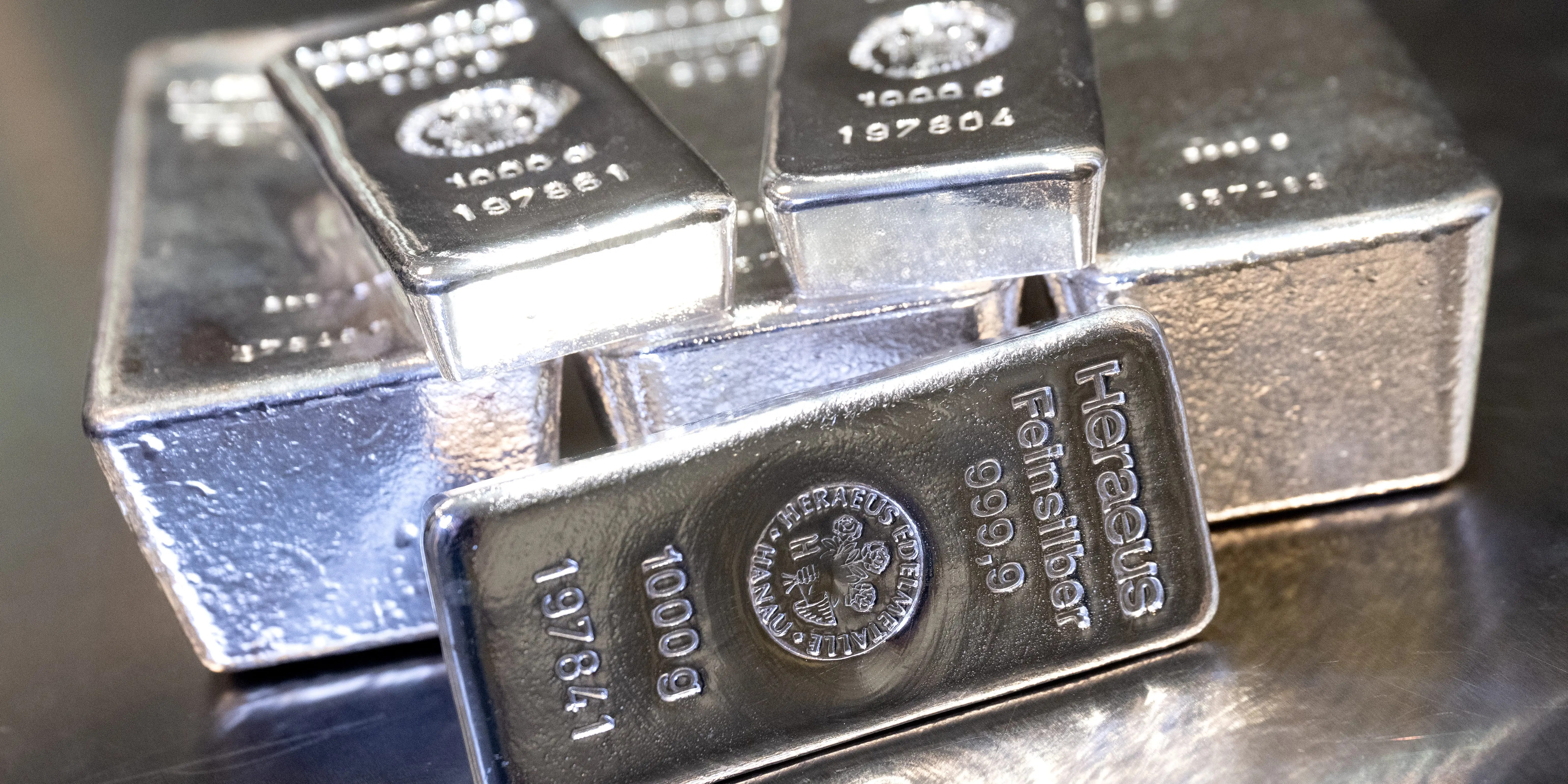 Silver Price Plunge: 3 Key Indicators to Watch for Further Declines (2026)