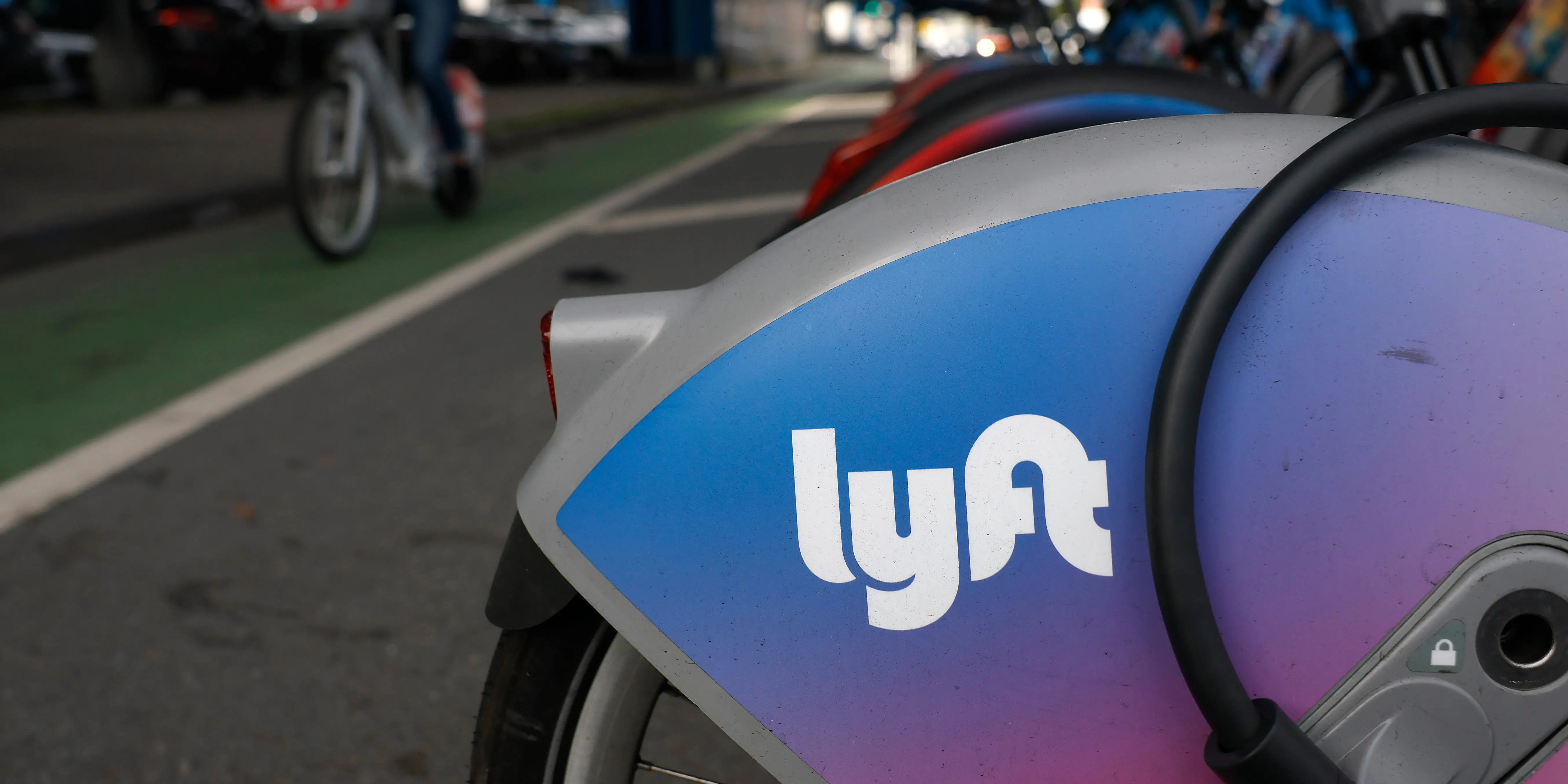 Lyft Stock Sinks 16% After Disappointing Q4 Earnings Stall Comeback