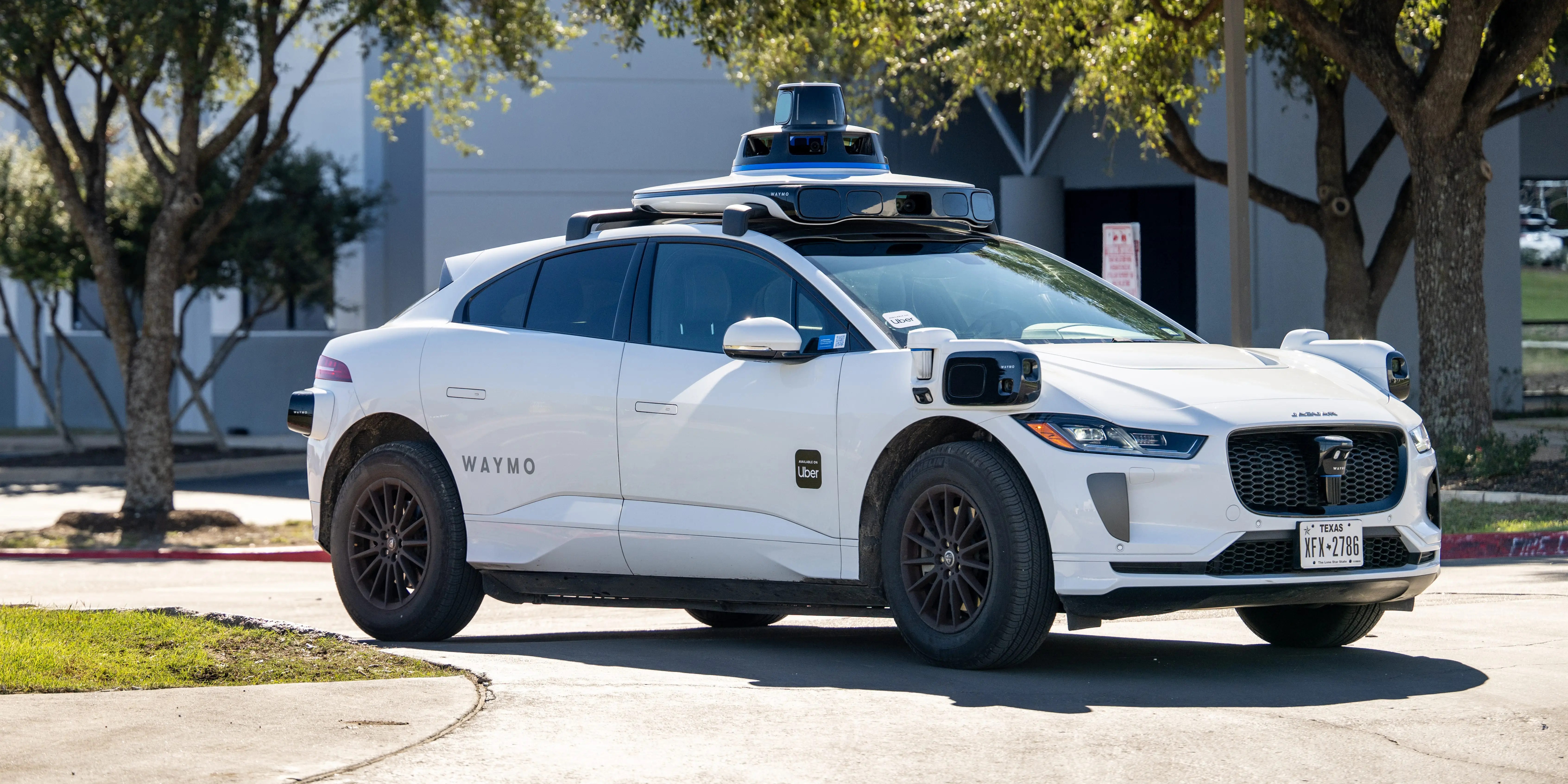 Waymo Giving DoorDash Drivers Money to Help Shut Robotaxi Doors