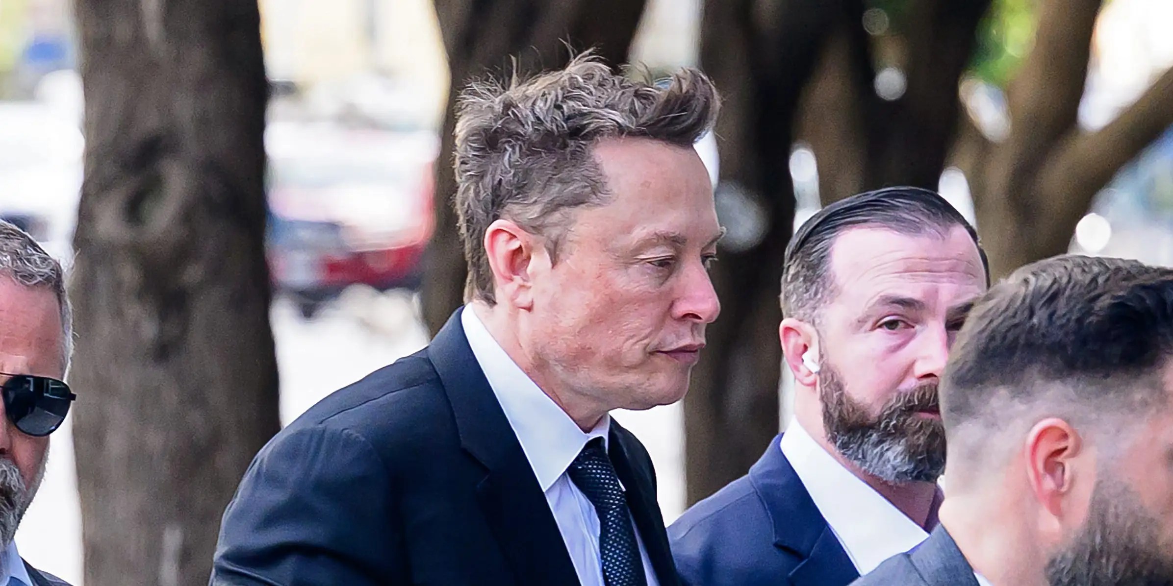 Elon Musk's Sneaky Courthouse Entrance: Decoy Tesla Fails to Fool Photographers (2026)