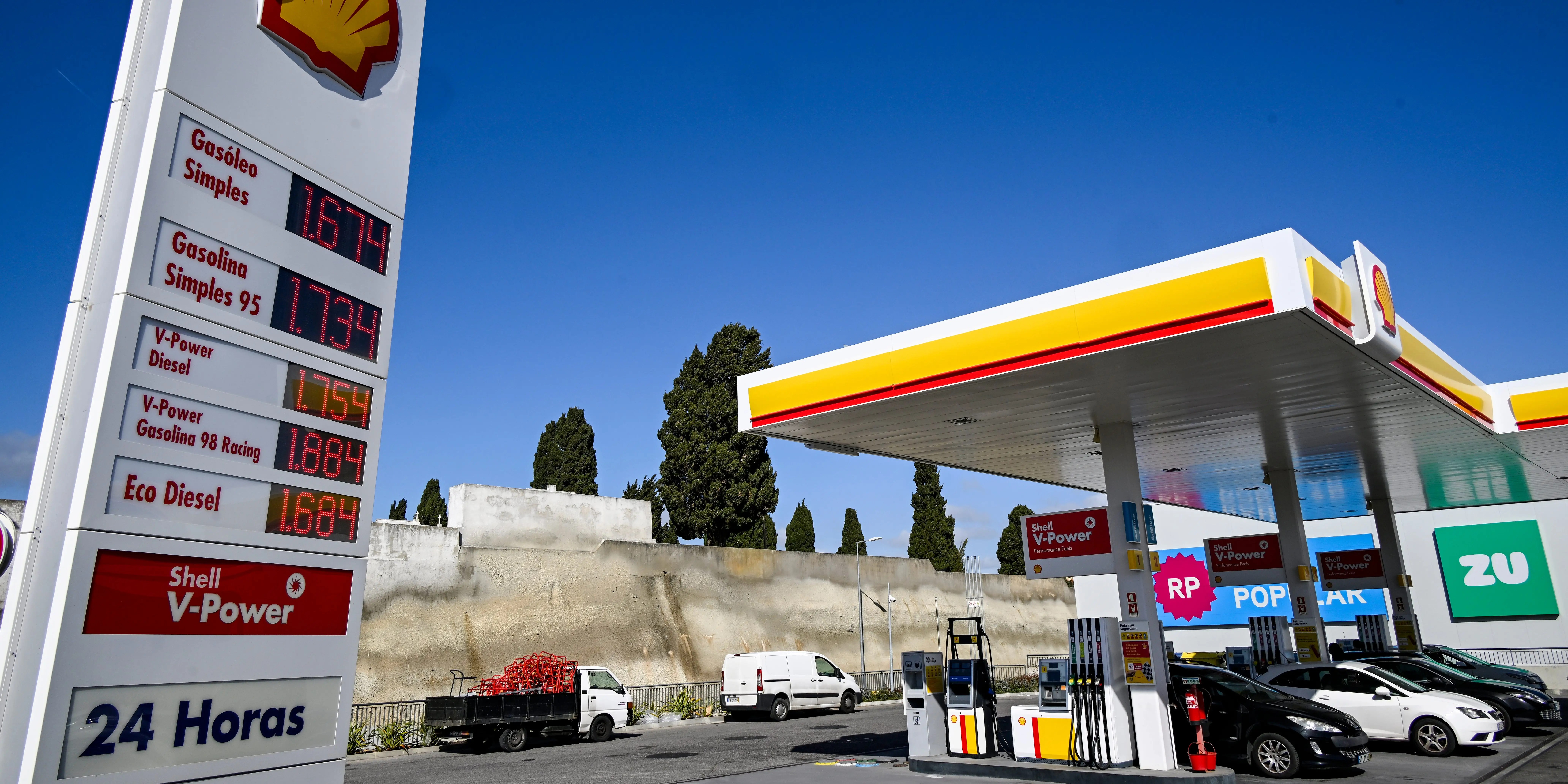 Oil Prices Near $120: Experts Warn of 1970s-Style Shock and Recession (2026)