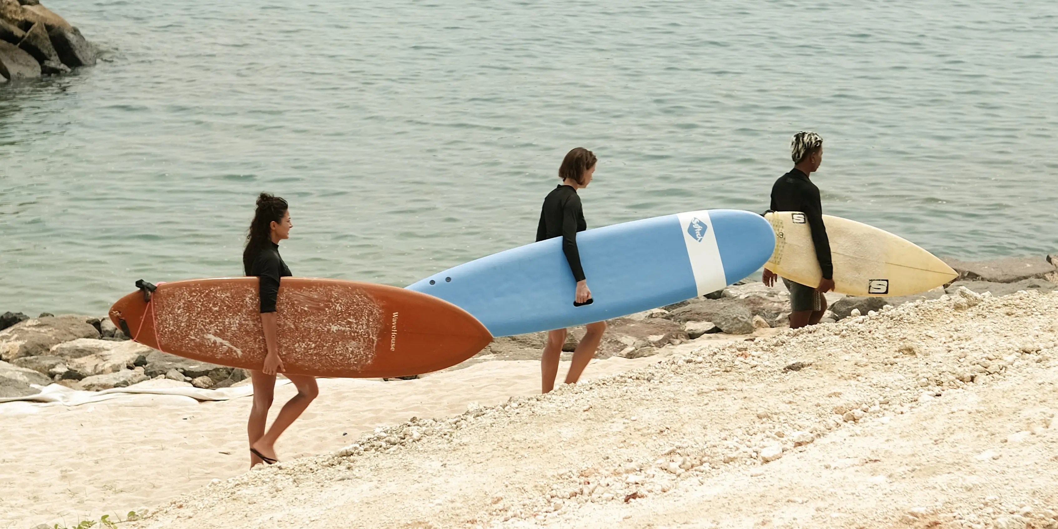 Gen Z Solo Travel: Bali Surf Camp Adventure and Social Connections (2026)
