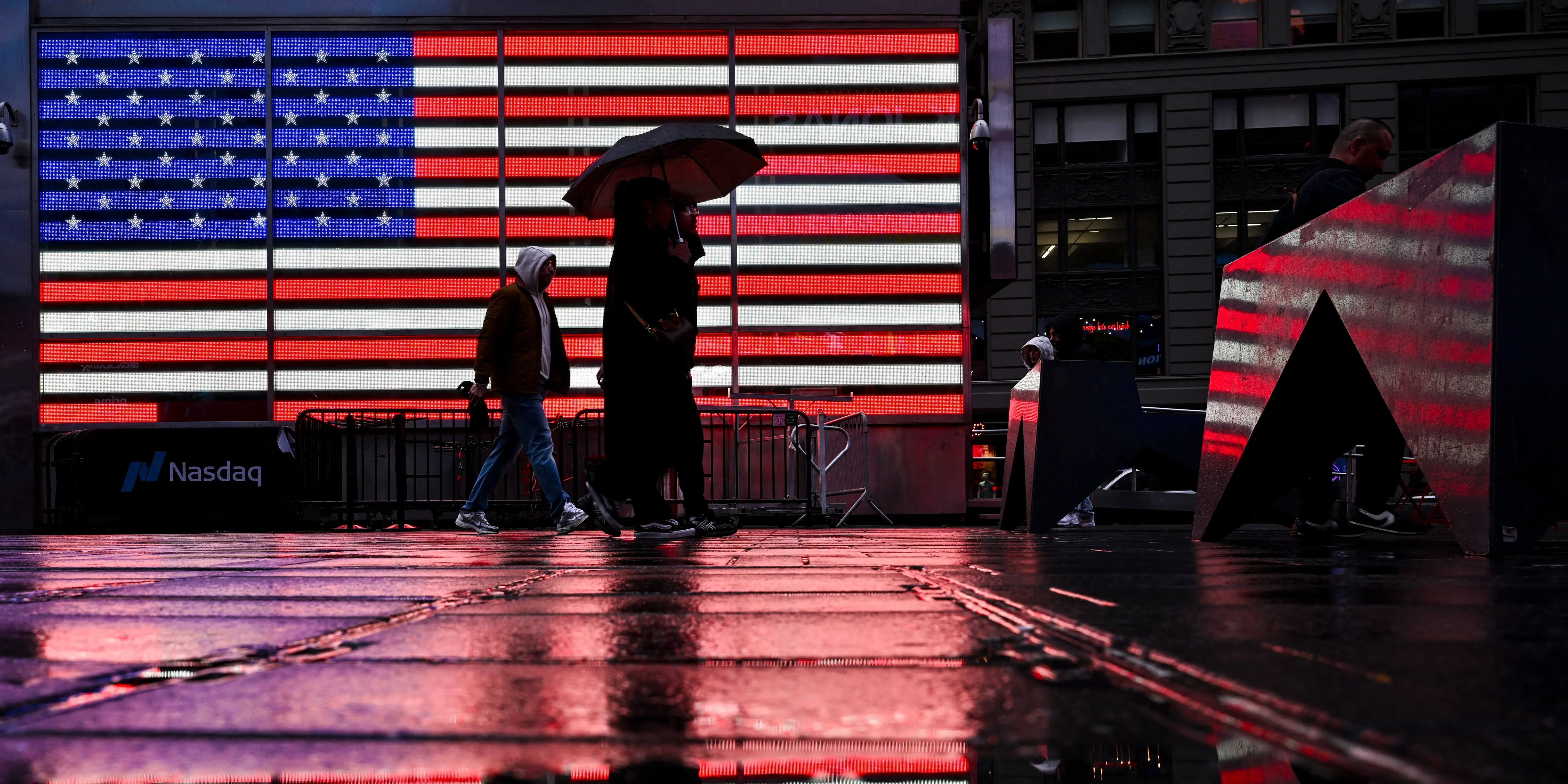 Iran War's Impact on US Economy: AI and Consumer Spending at Risk (2026)