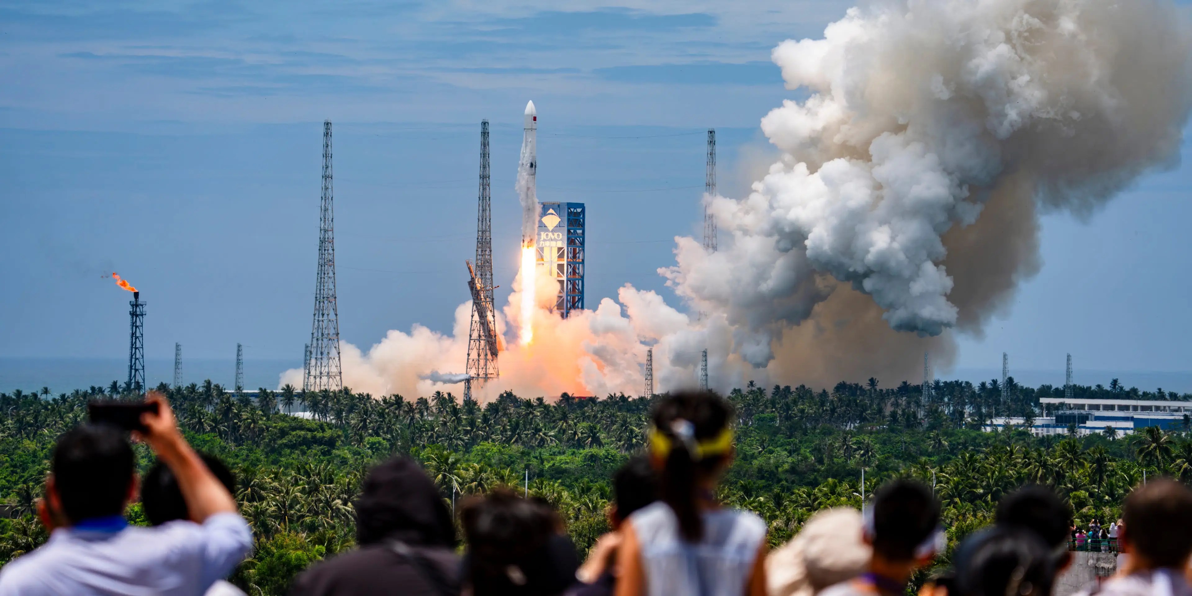 China's Historic Rocket Landing: A New Rival for SpaceX? (2026)