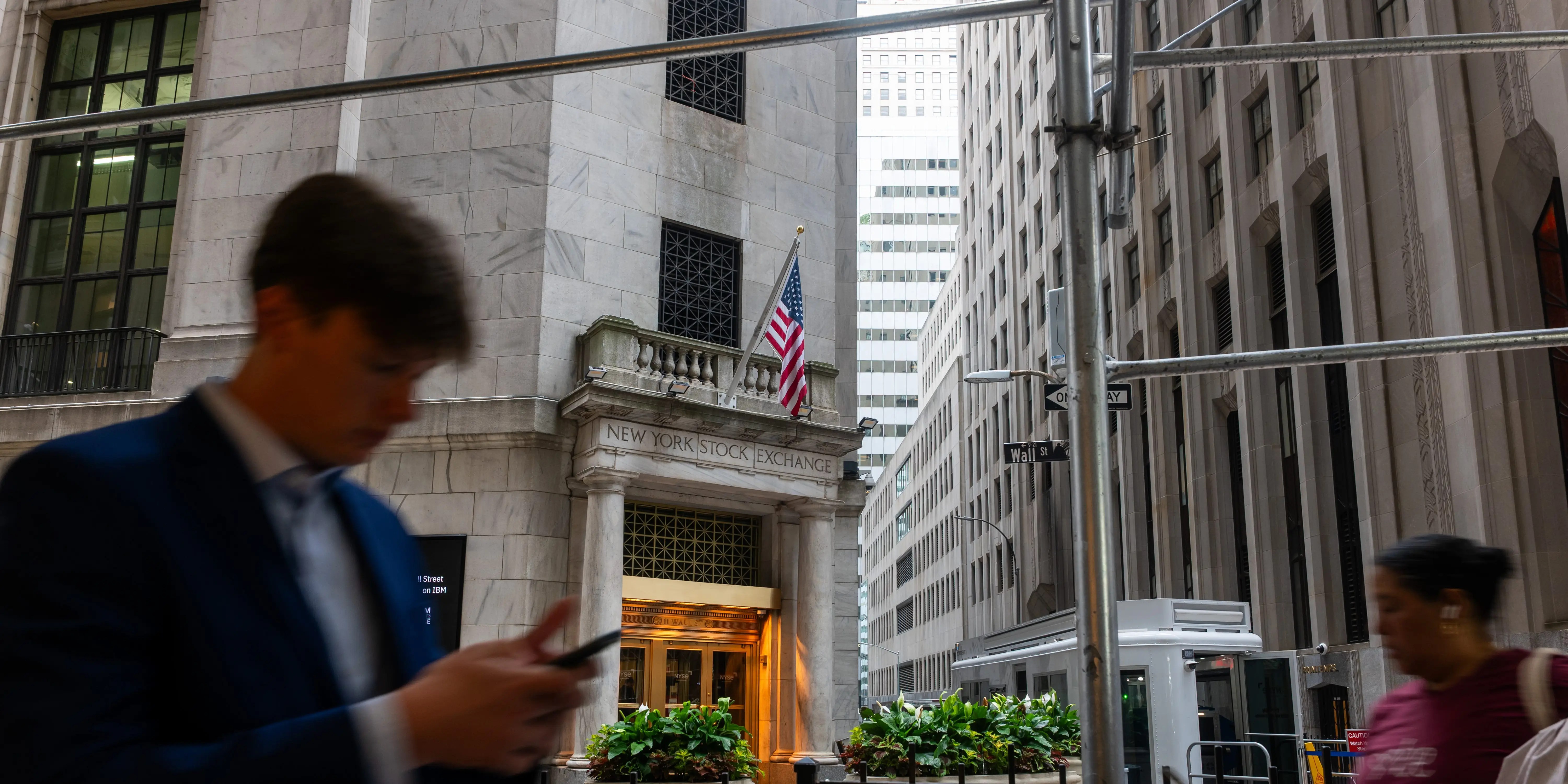 Why This $40B CIO Prefers the iShares Global 100 ETF (IOO) Over the S&P 500 (2026)