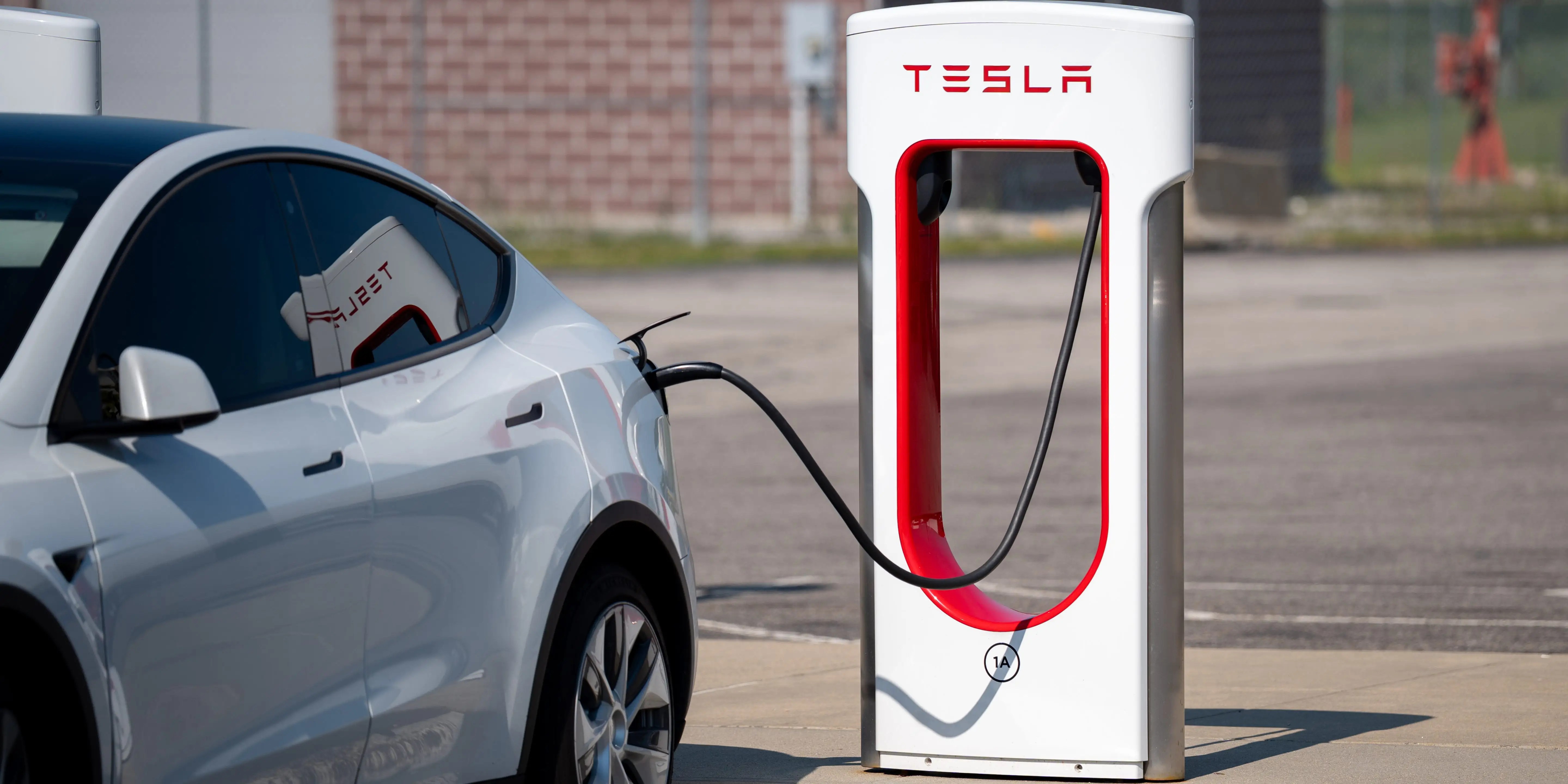 Tesla's BIGGEST Supercharger in SF! 124-Stall Hub Coming Soon! (2026)