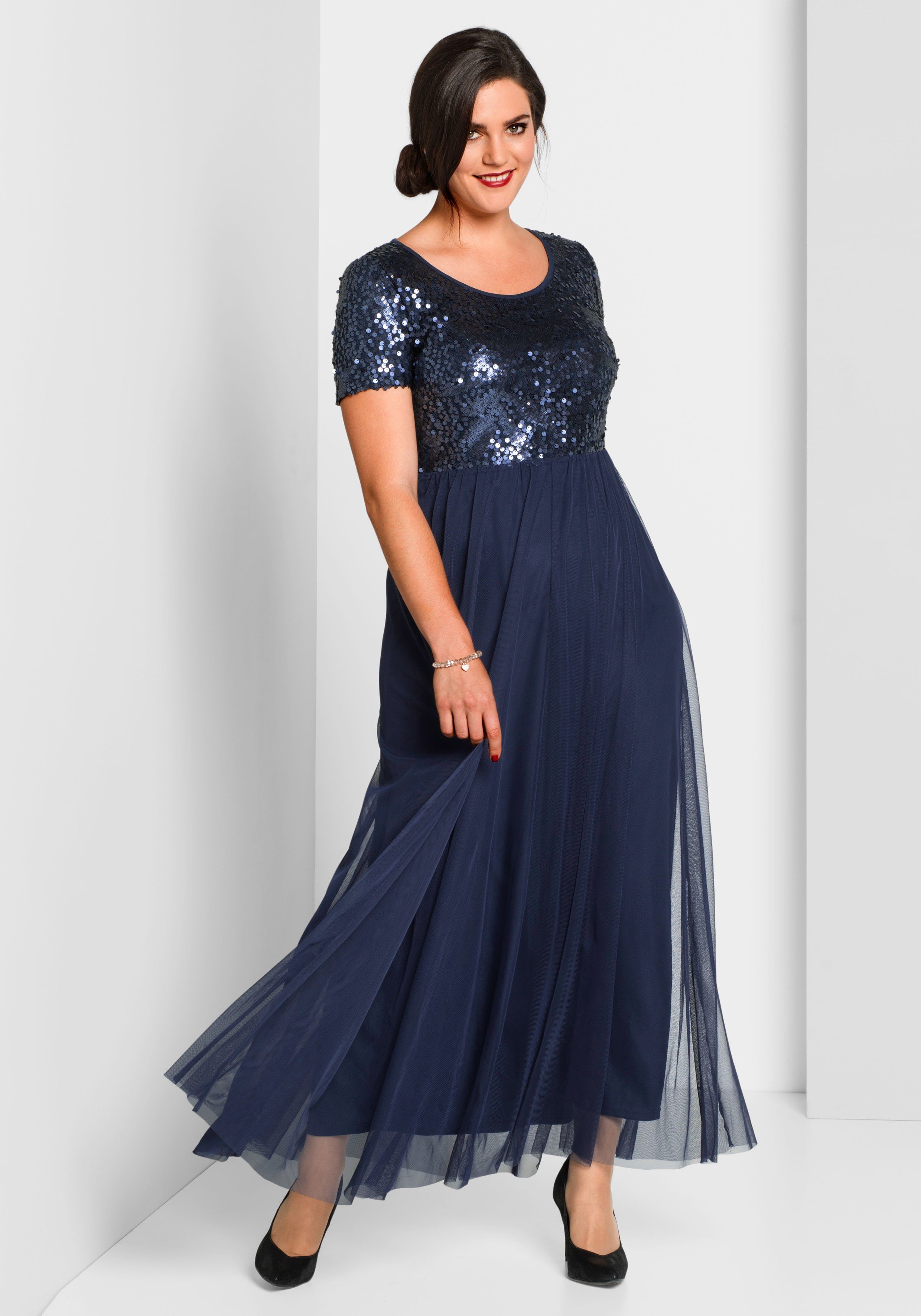 Maxikleider In Grossen Grossen Maxikleid Fur Mollige Kaufen Otto