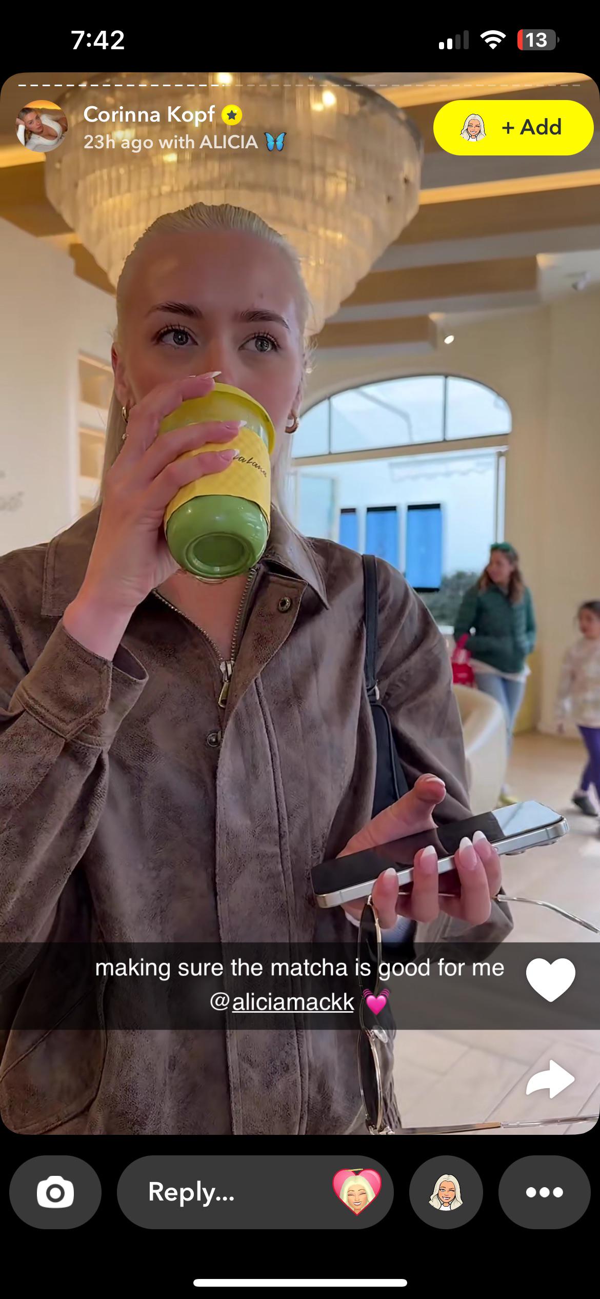 Mikaela and Corinna fight : rLAinfluencersnark