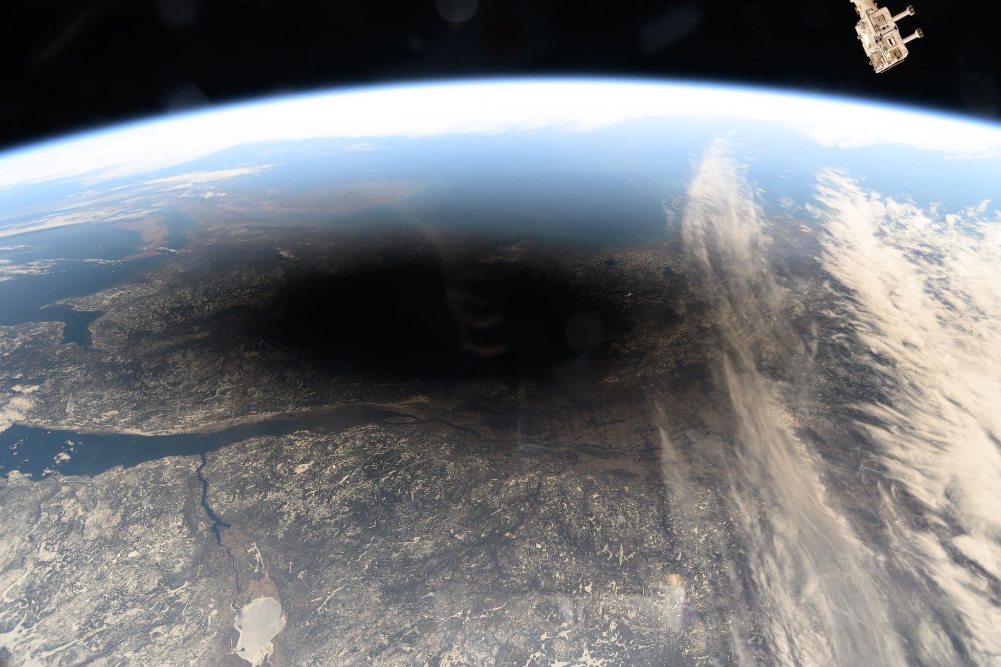 🔥Eclipse as viewed from the ISS : rNatureIsFuckingLit