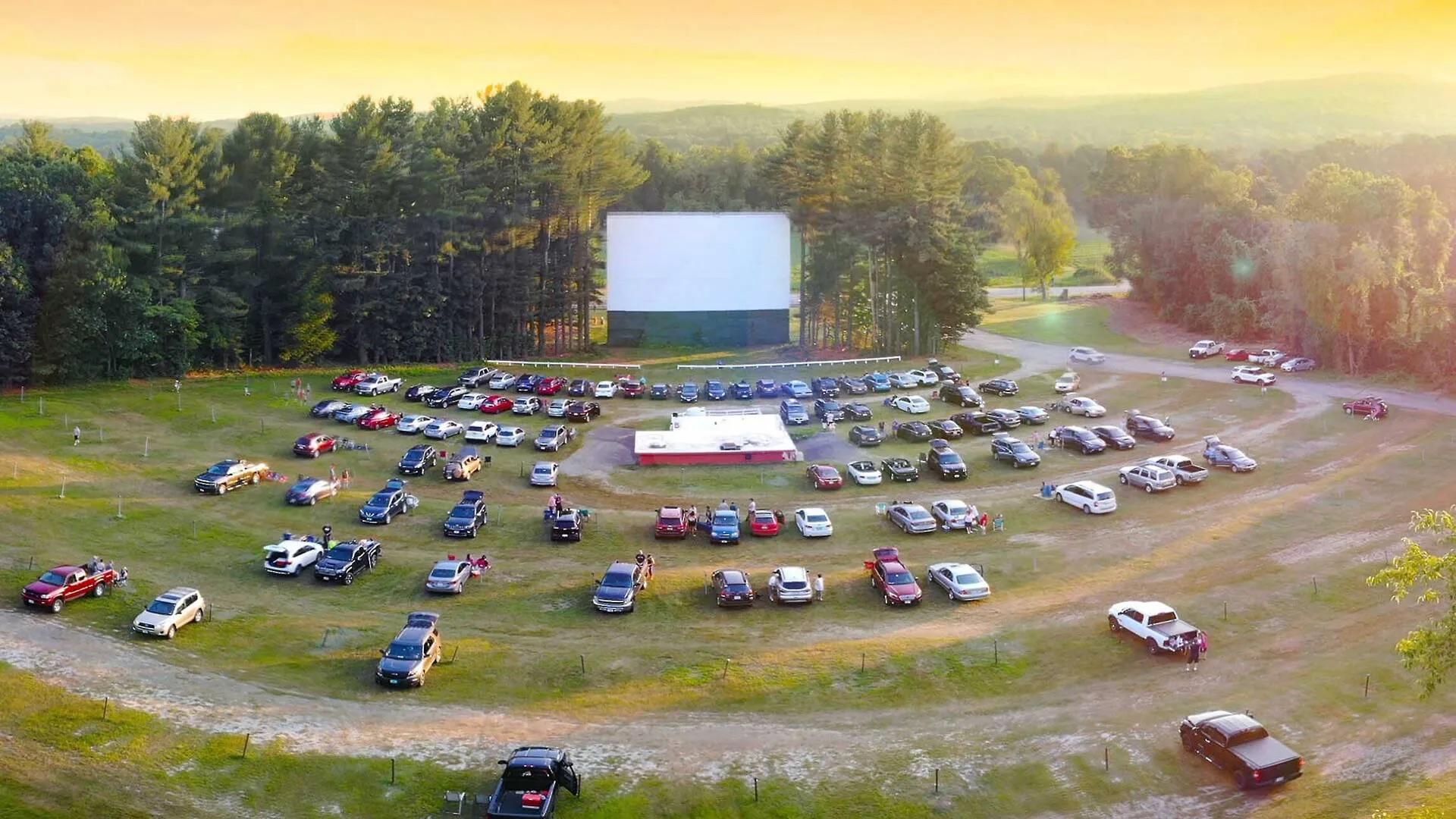 Just learned that there are still about 300 drive-in movie theaters across the United States : rFuckImOld