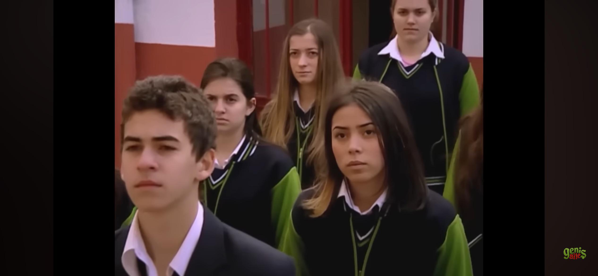 Estaba viendo a Genis y me topé con wettpolly. : rKGBTR