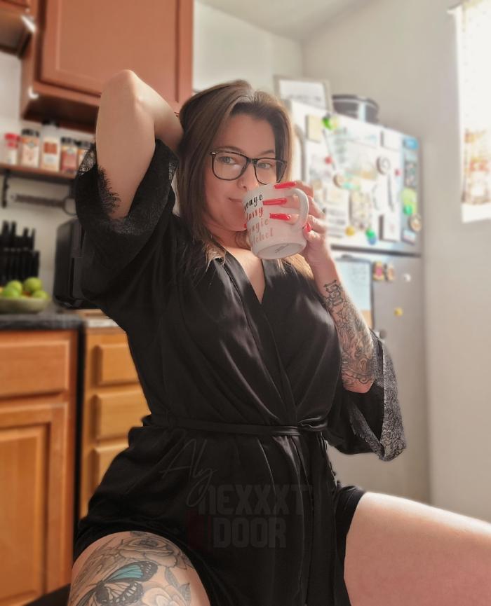 msalynextdoor