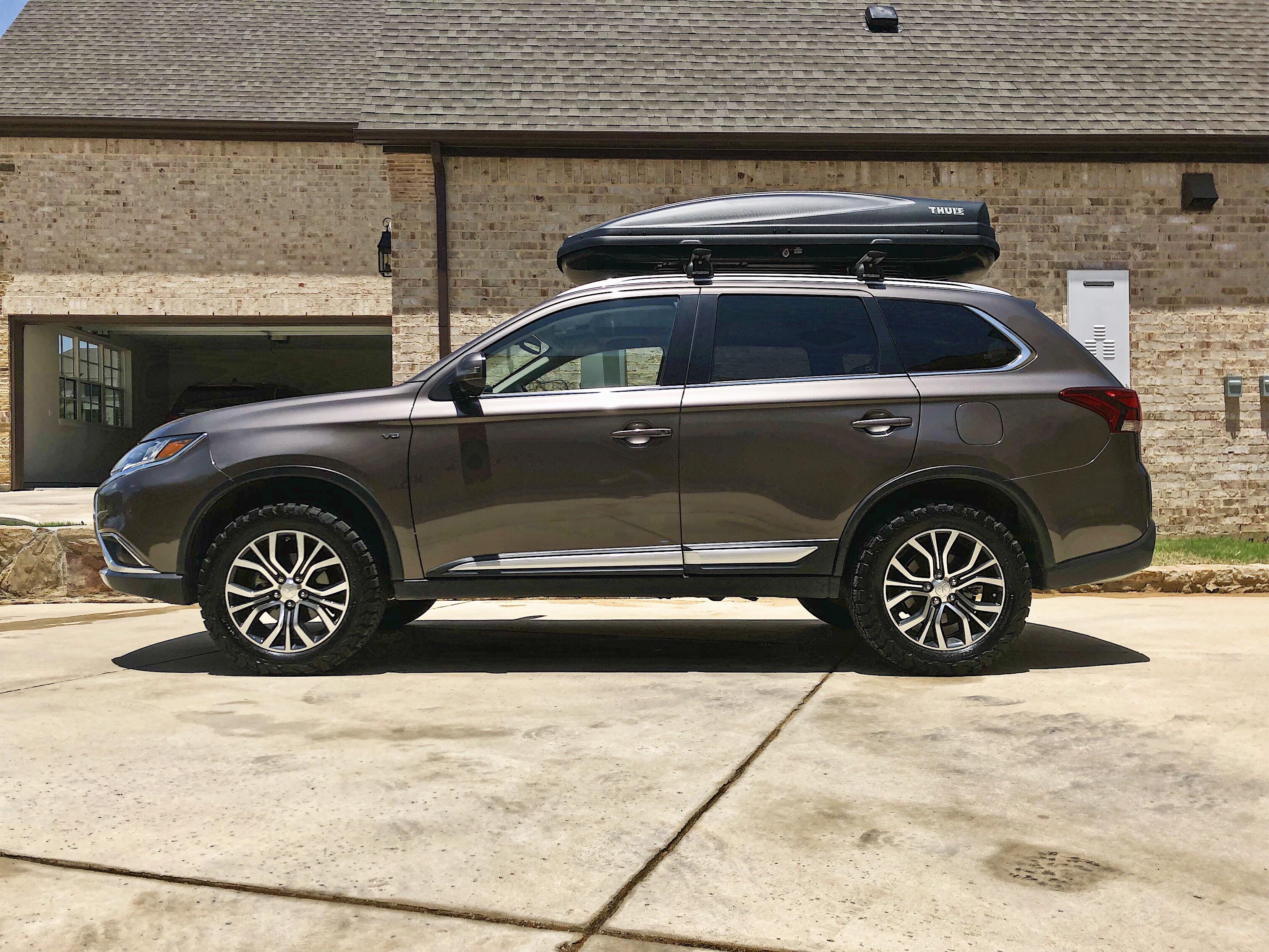 Mitsubishi outlander with a lift kit.#4x4 #lifted4x4 #mitsubishioutlander #outlandersport #outlanderxl. Here S Mine 2017 Gt S Awc With Tema4x4 1 5 Lift 255 55 18 Bfg Ko2 S Custom Front Light Mount And Rally Armor Mudflaps Coming Soon R Mitsubishioutlander