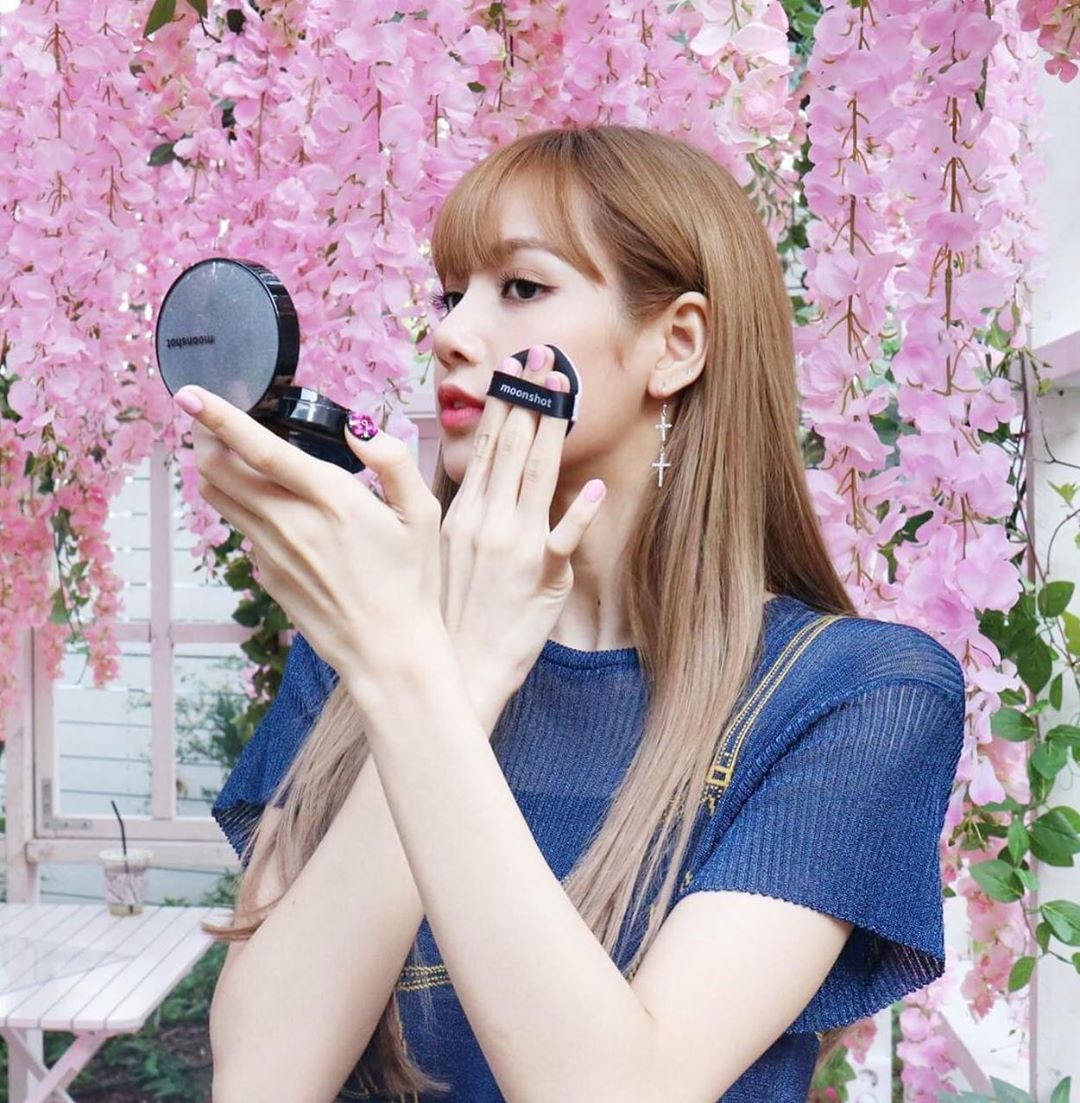 Lisa blackpink punya hewan peliharaan . 200429 Moonshot Thailand Instagram Update With Lisa Blackpink