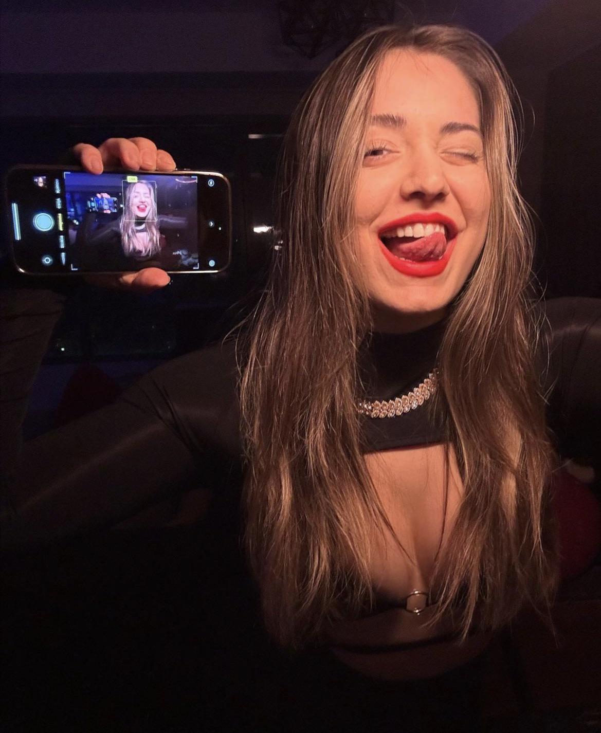 Beyler ünlüler hakkında veya genel olarak nsfw fotolar paylaşılabilecek  aktif subları söyler misiniz? : rKGBTR