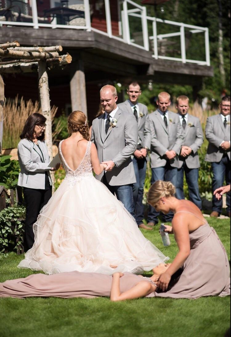 so i fainted in the middle of my best friends wedding just got the pictures back rpics on jeans to a wedding reddit