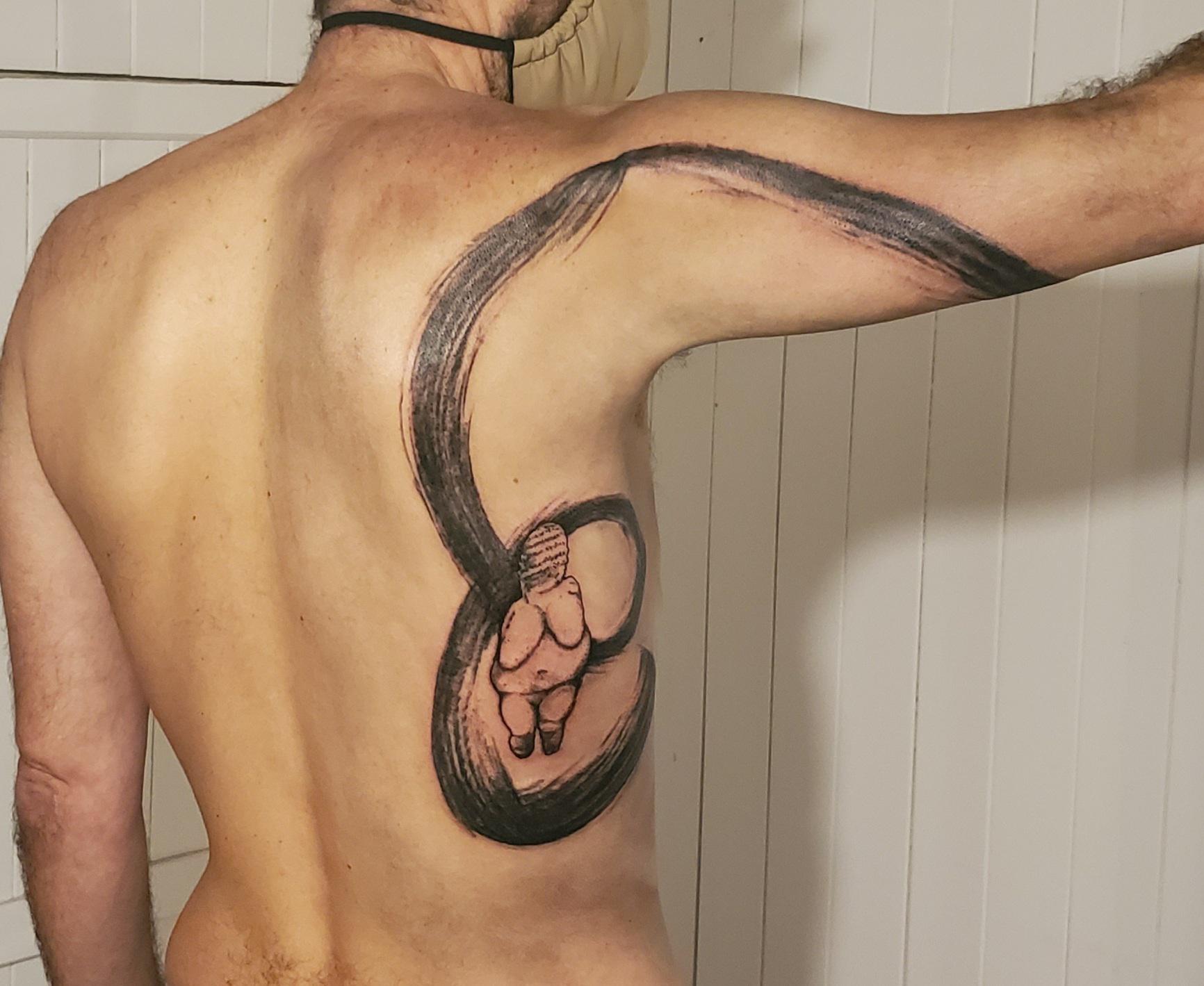 New Ink : Black/Grey Prehistoric Venus + Paint Stroke (Trash Polka?) Done By Marco Zilveti @ Esprit Frappeur Tattoo (Montréal, Qc) : R/Tattoos 1419_x_1732_jpg