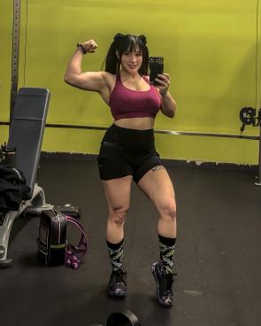❤️‍🔥She’s built different and still in the best shape💪🏻