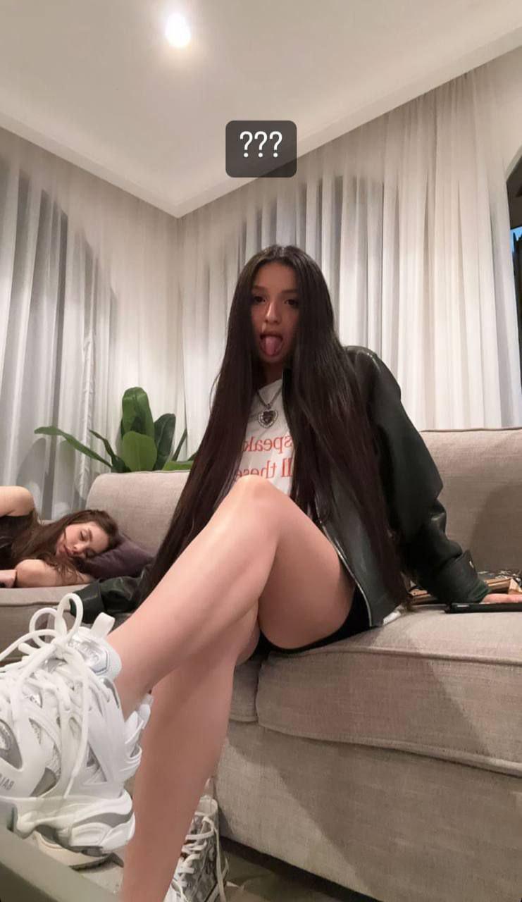 Gorgeous legs. I want to cum on them all the time : rtenderlybae