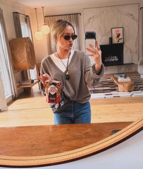 Mirror selfie – IG January 2026