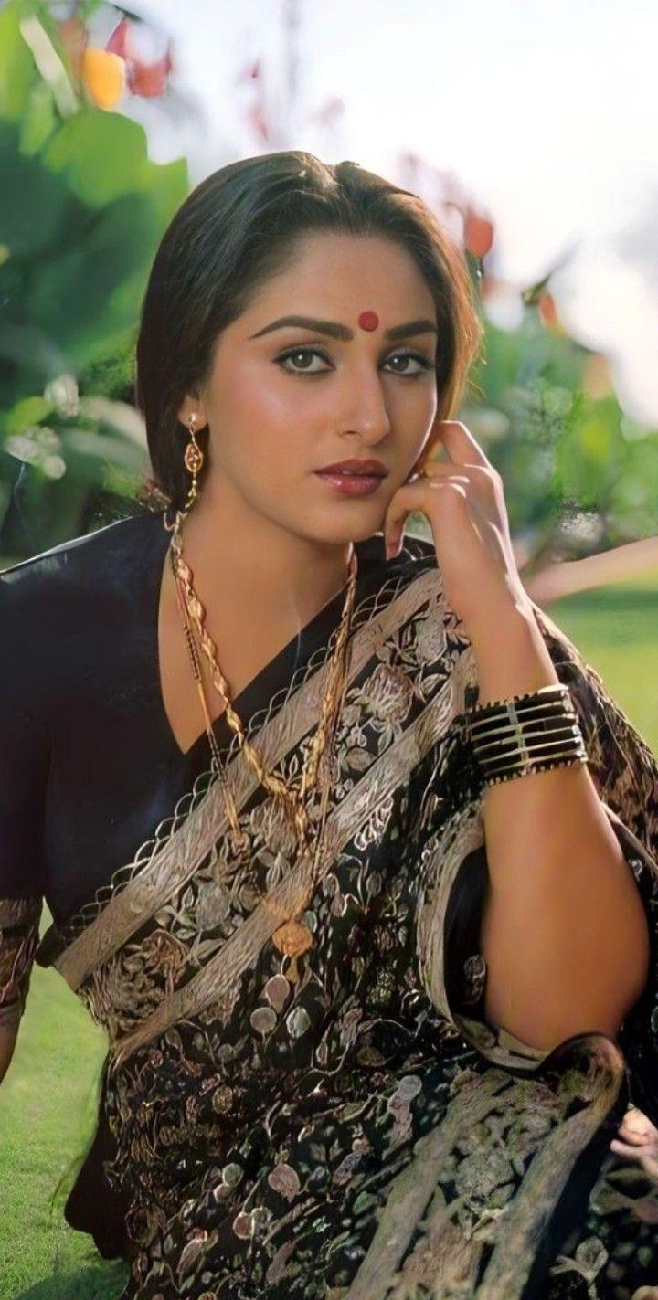 Sonali Bendre was drop dead gorgeous in the wrong decade. She could have a  career like Katrina Kaif if she debuted in the 2000s. : rBollyBlindsNGossip