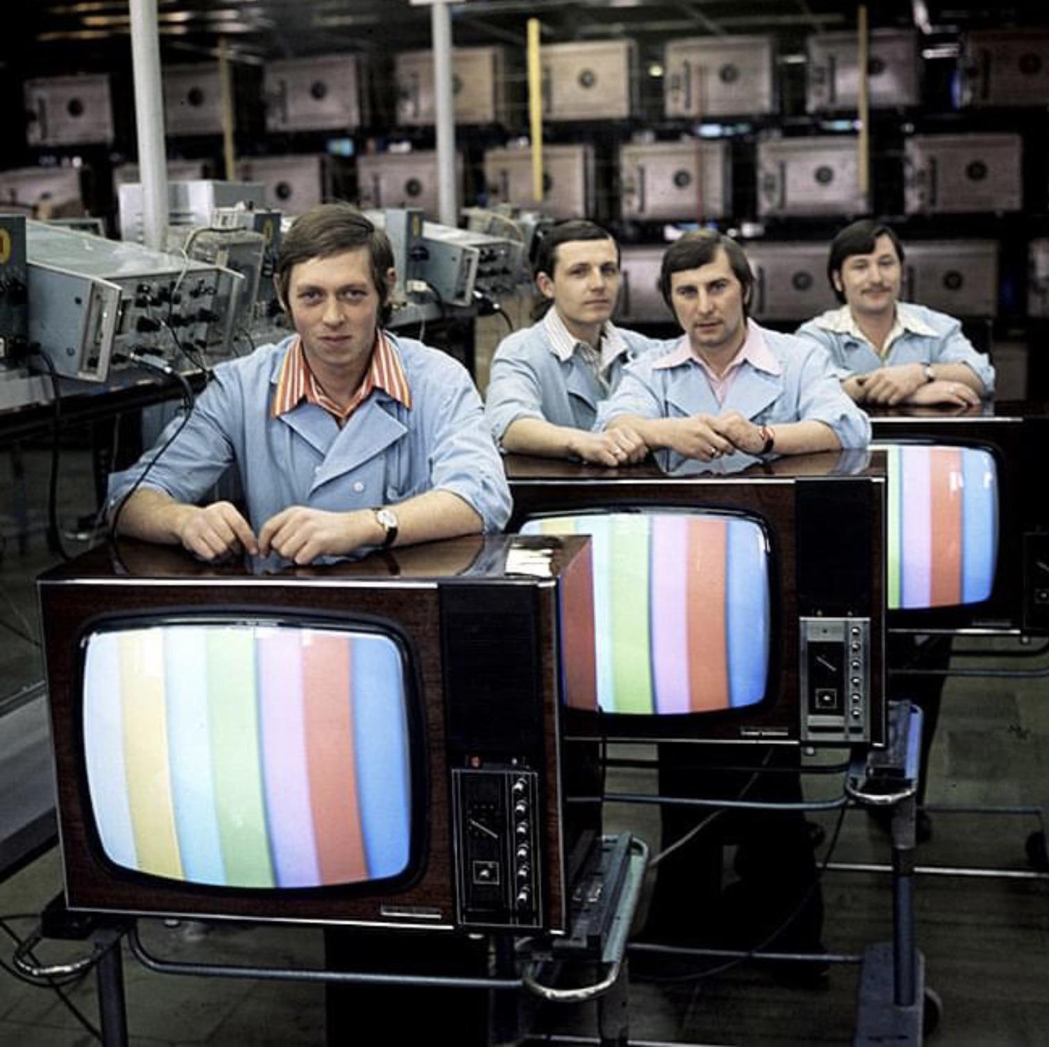 Factory of color TVs in the Soviet Union, 1970s. : rpics