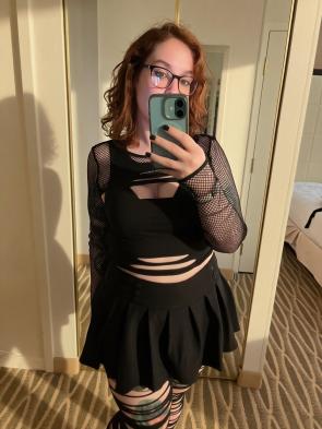 Just a cute gothic nerd who wants your attention