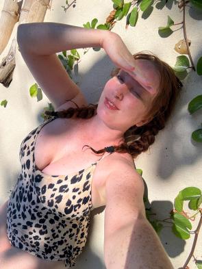 Not gonna lie, laying in the sun stings and burns for me so I only did this for a quick pic
