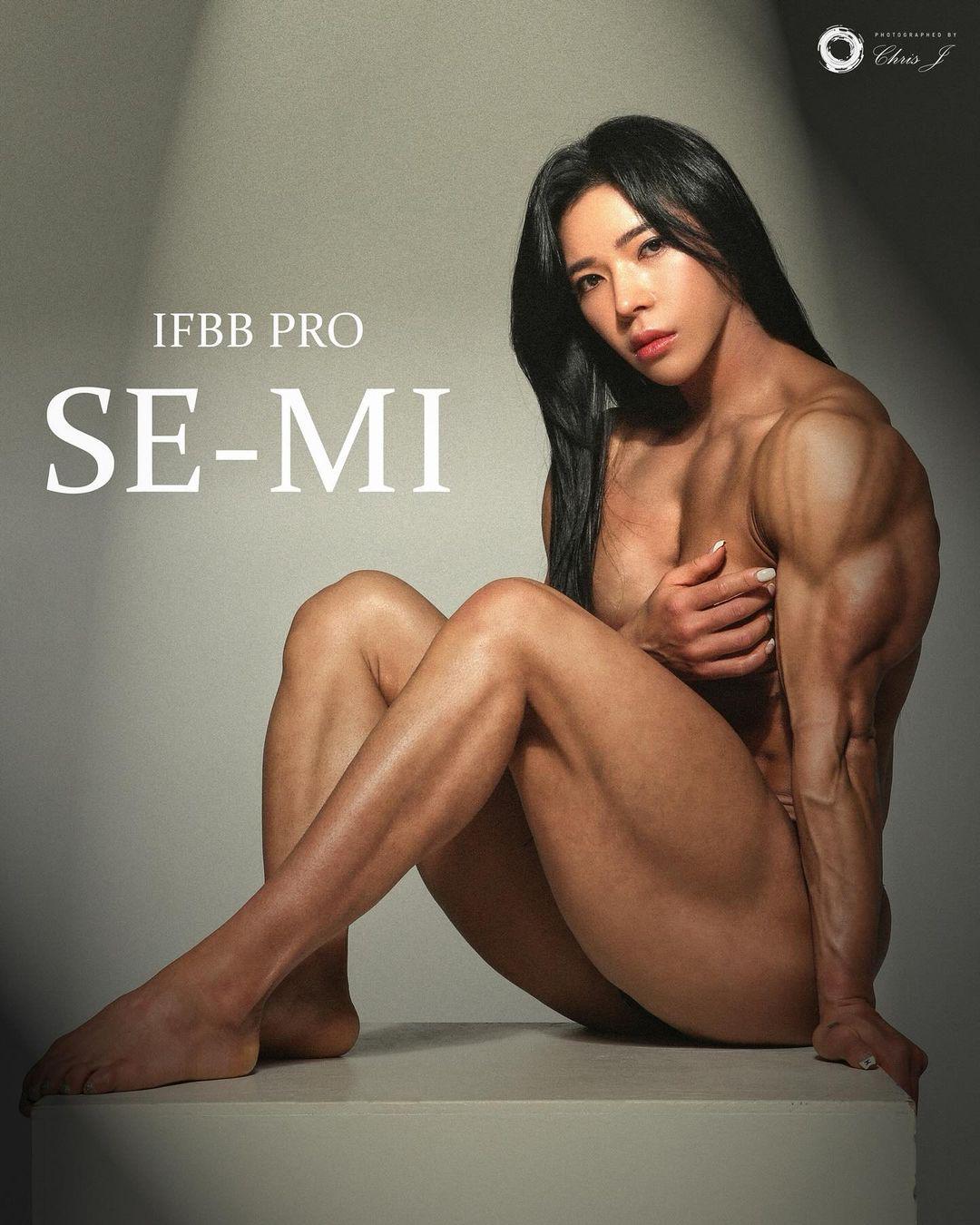 Girls with big muscles are awesome