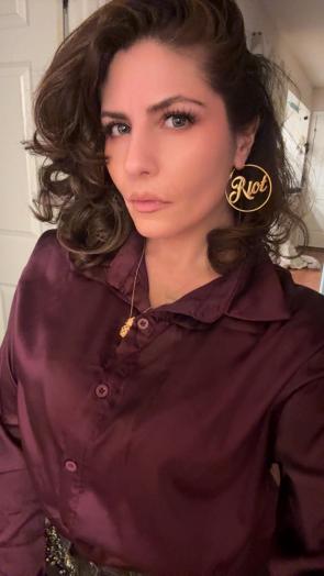 Brunette with sass